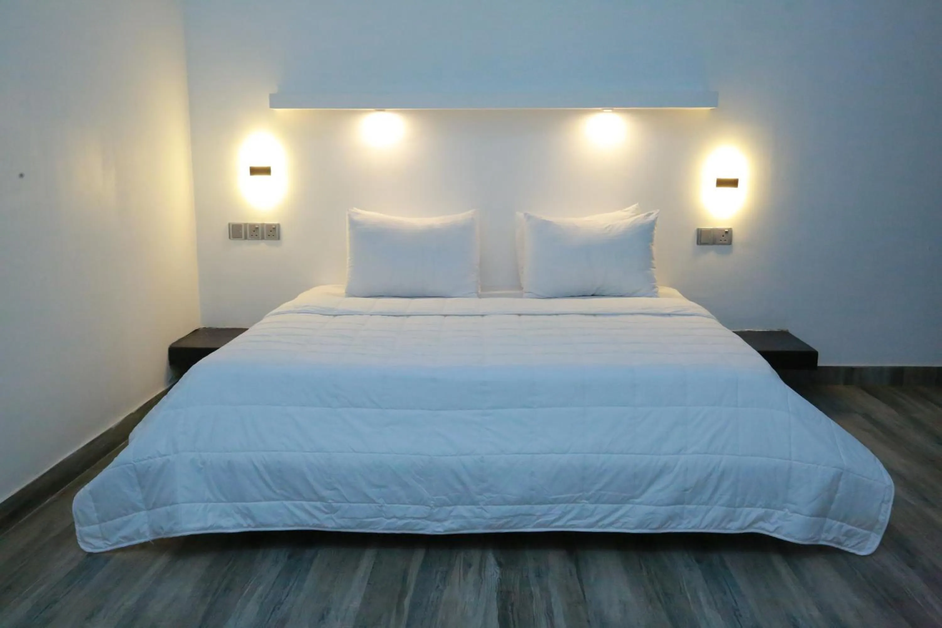 Bedroom, Bed in Midigama Holiday Inn