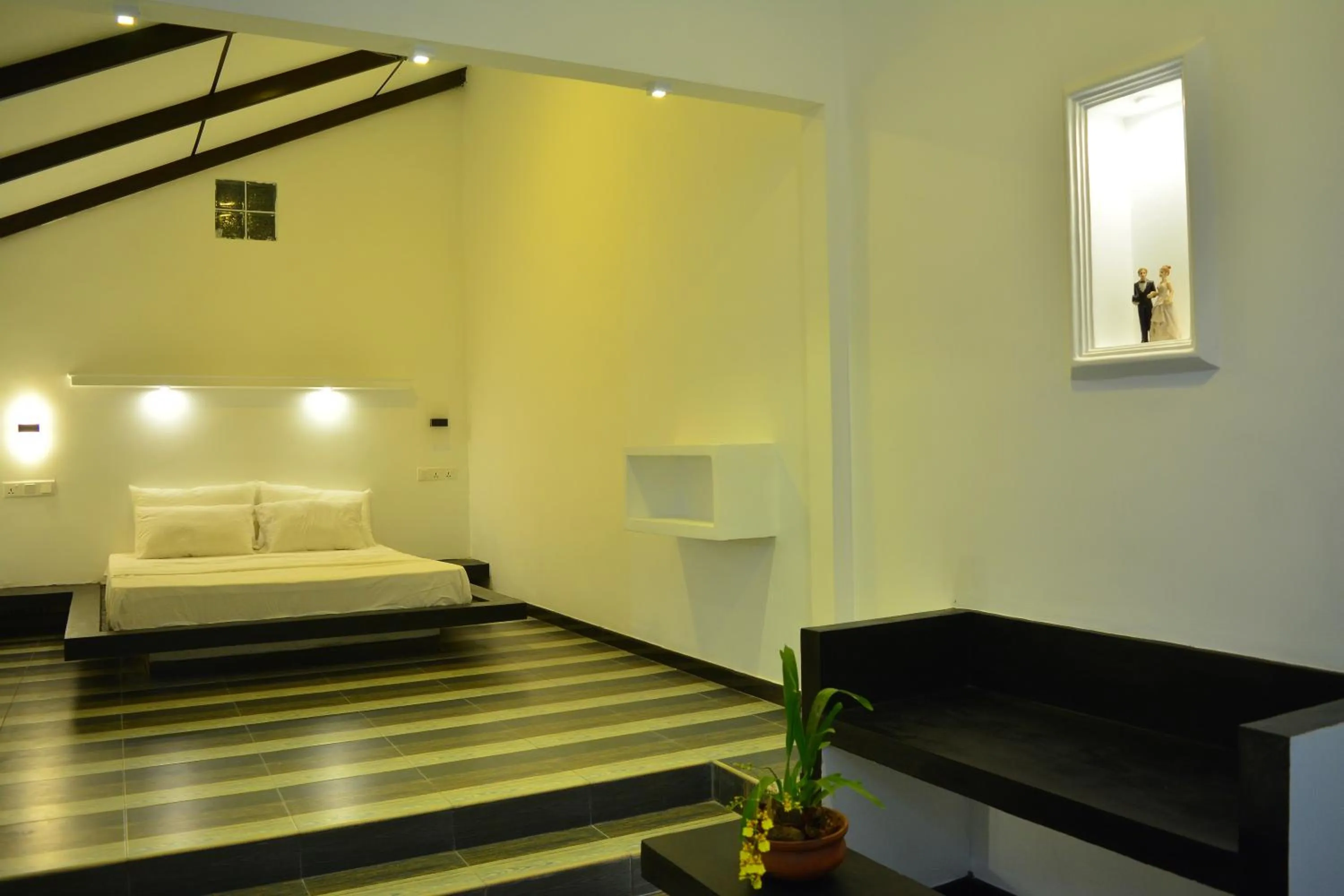 Bedroom, Bed in Midigama Holiday Inn