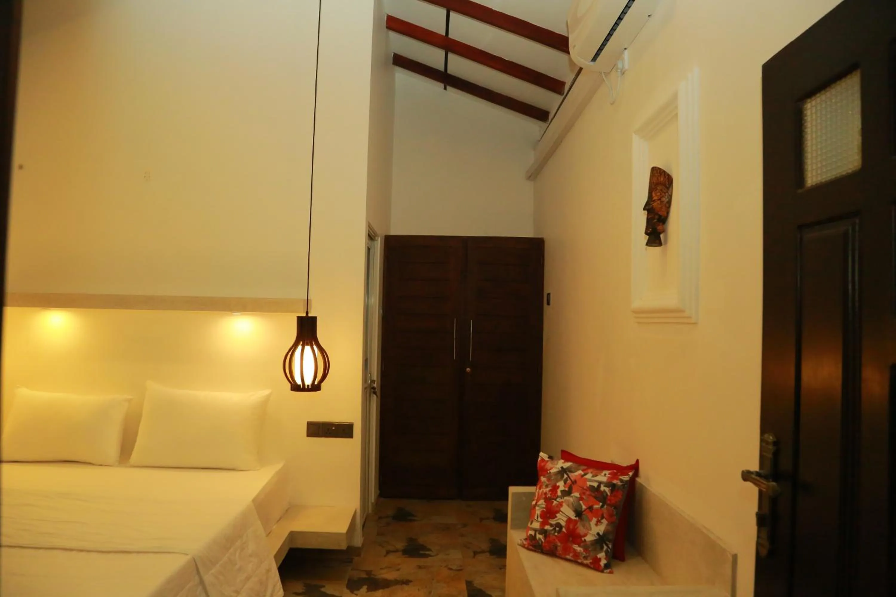 Bedroom, Bed in Midigama Holiday Inn