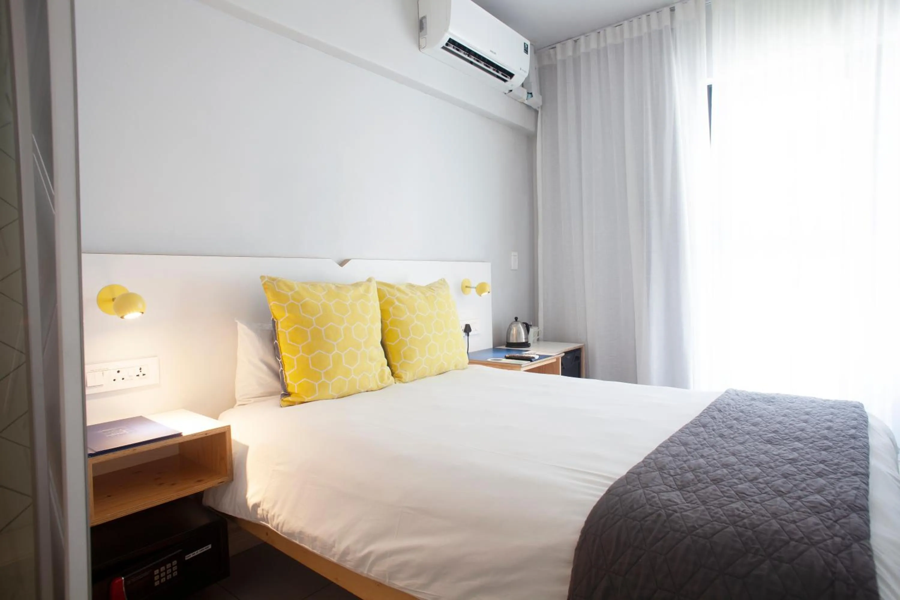 Bedroom, Bed in Mojo Hotel & Market