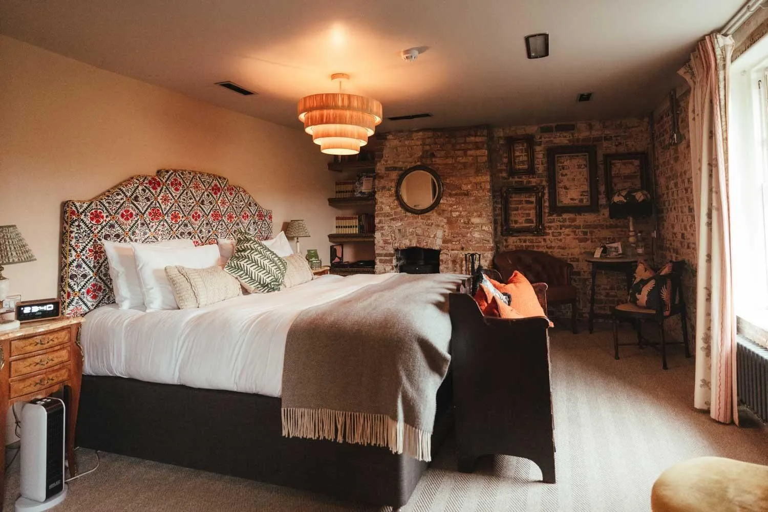 Bedroom, Bed in The Five Bells Inn