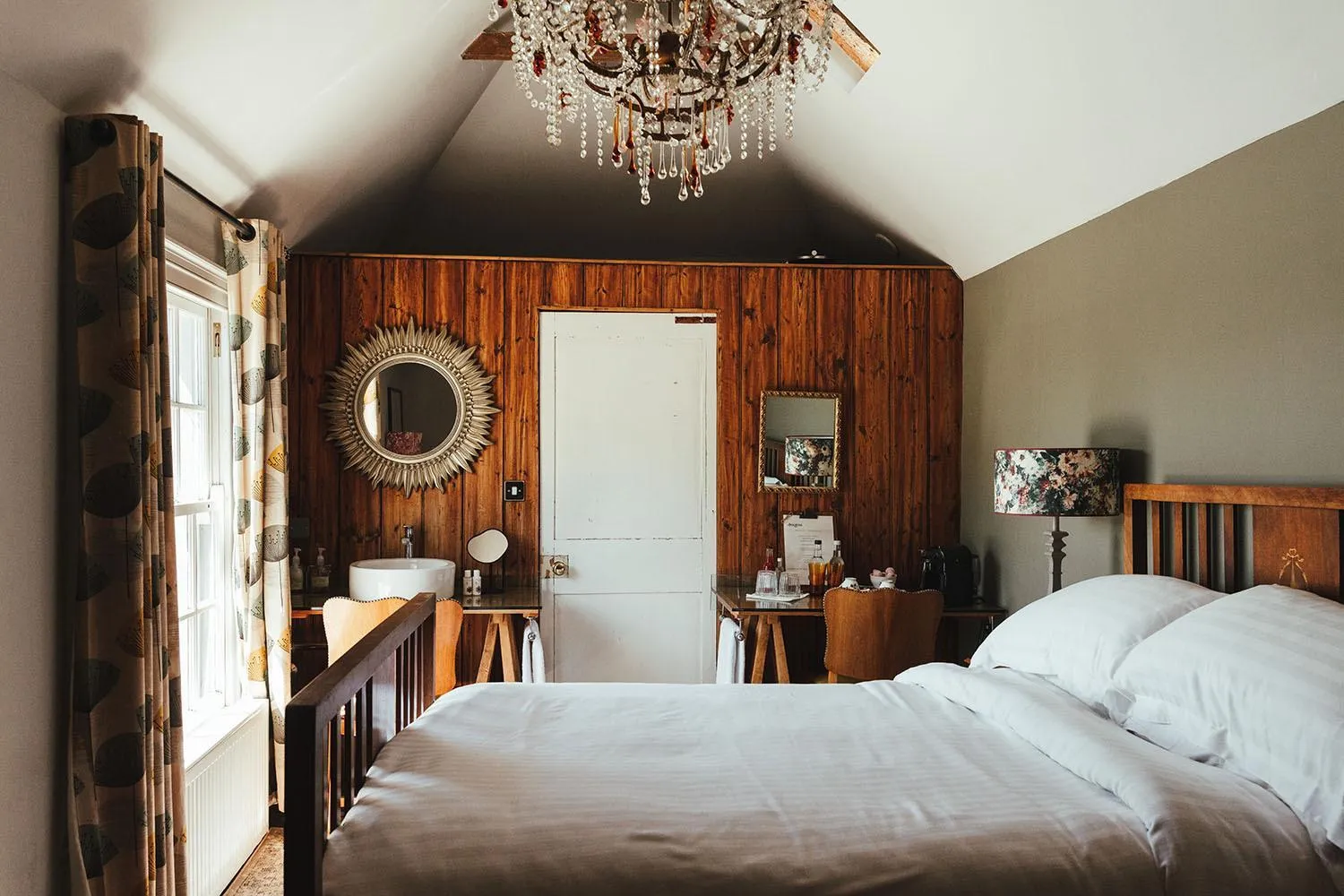 Bedroom, Bed in The Five Bells Inn