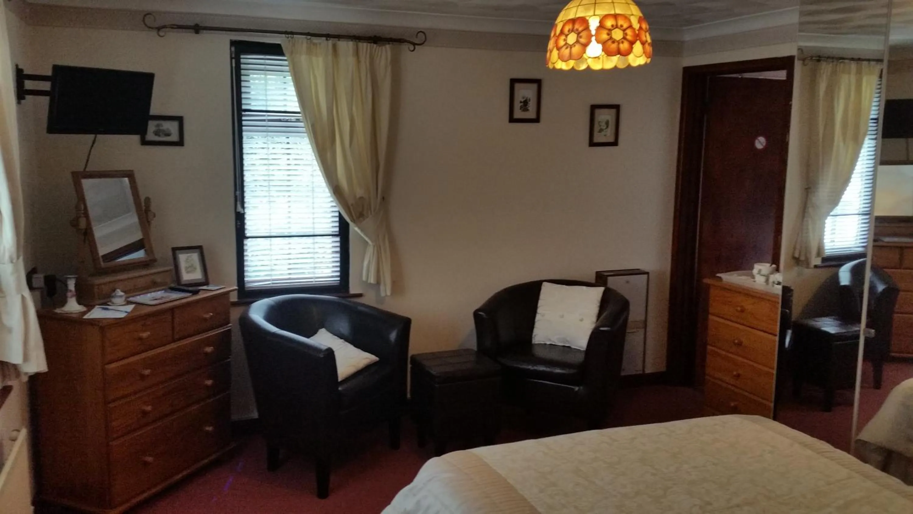 Bed in Kingfisher Cottage