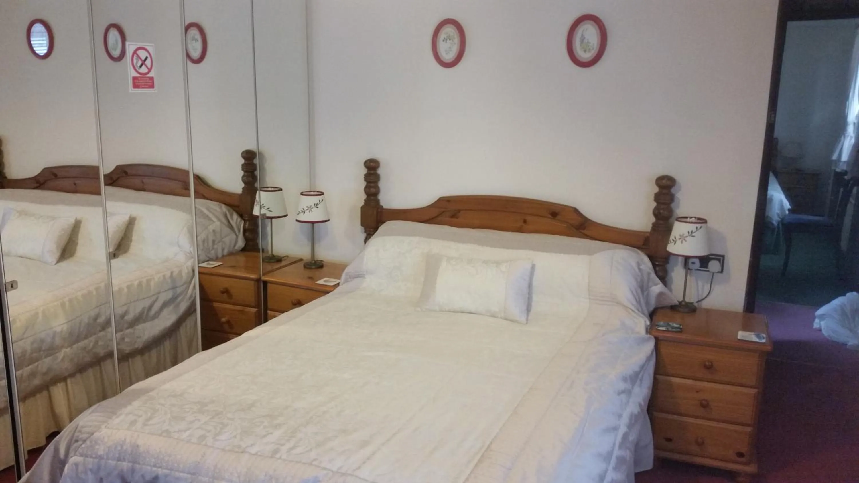 Bed in Kingfisher Cottage