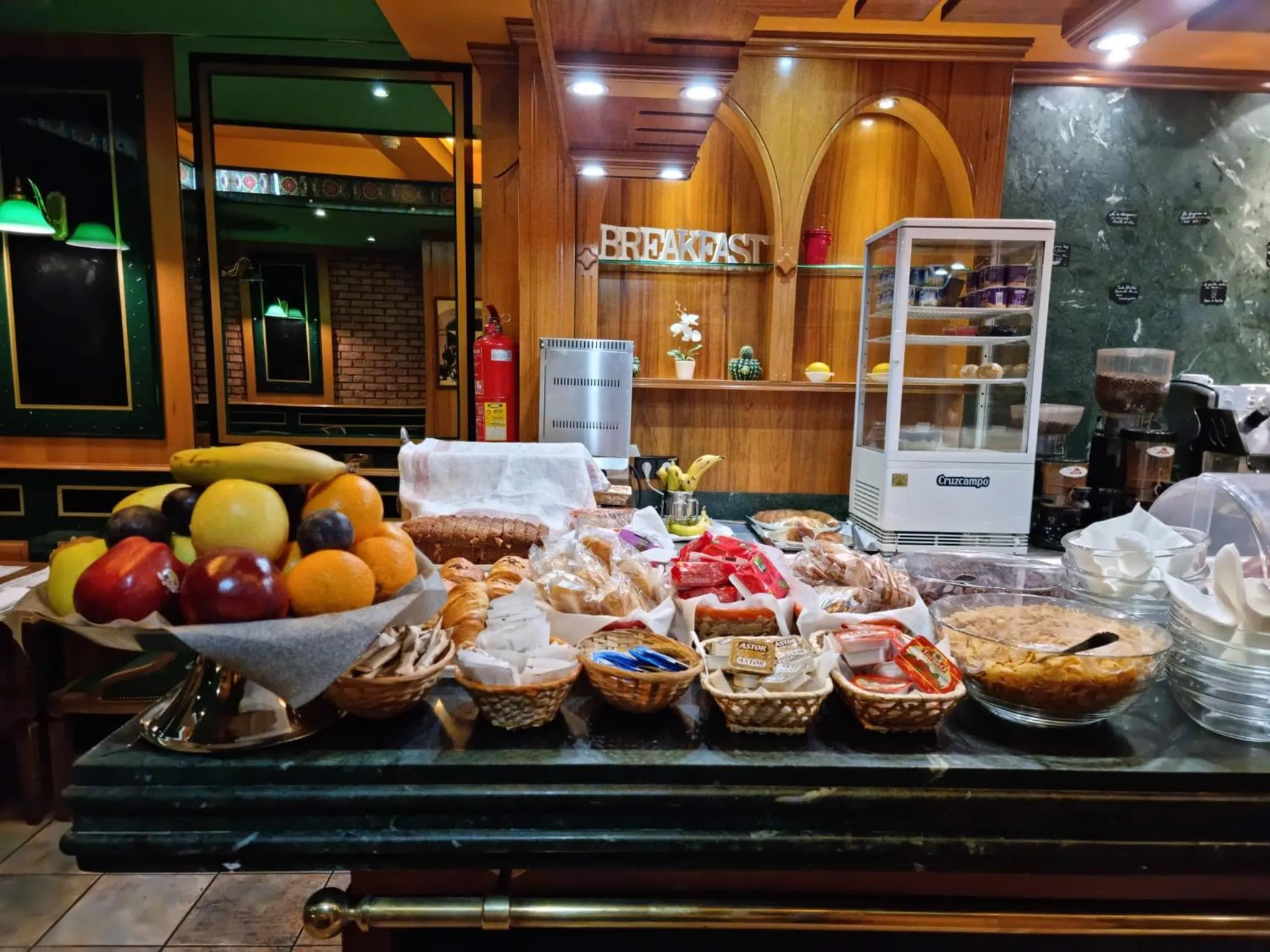 Breakfast in Hotel Jardín de Aranjuez