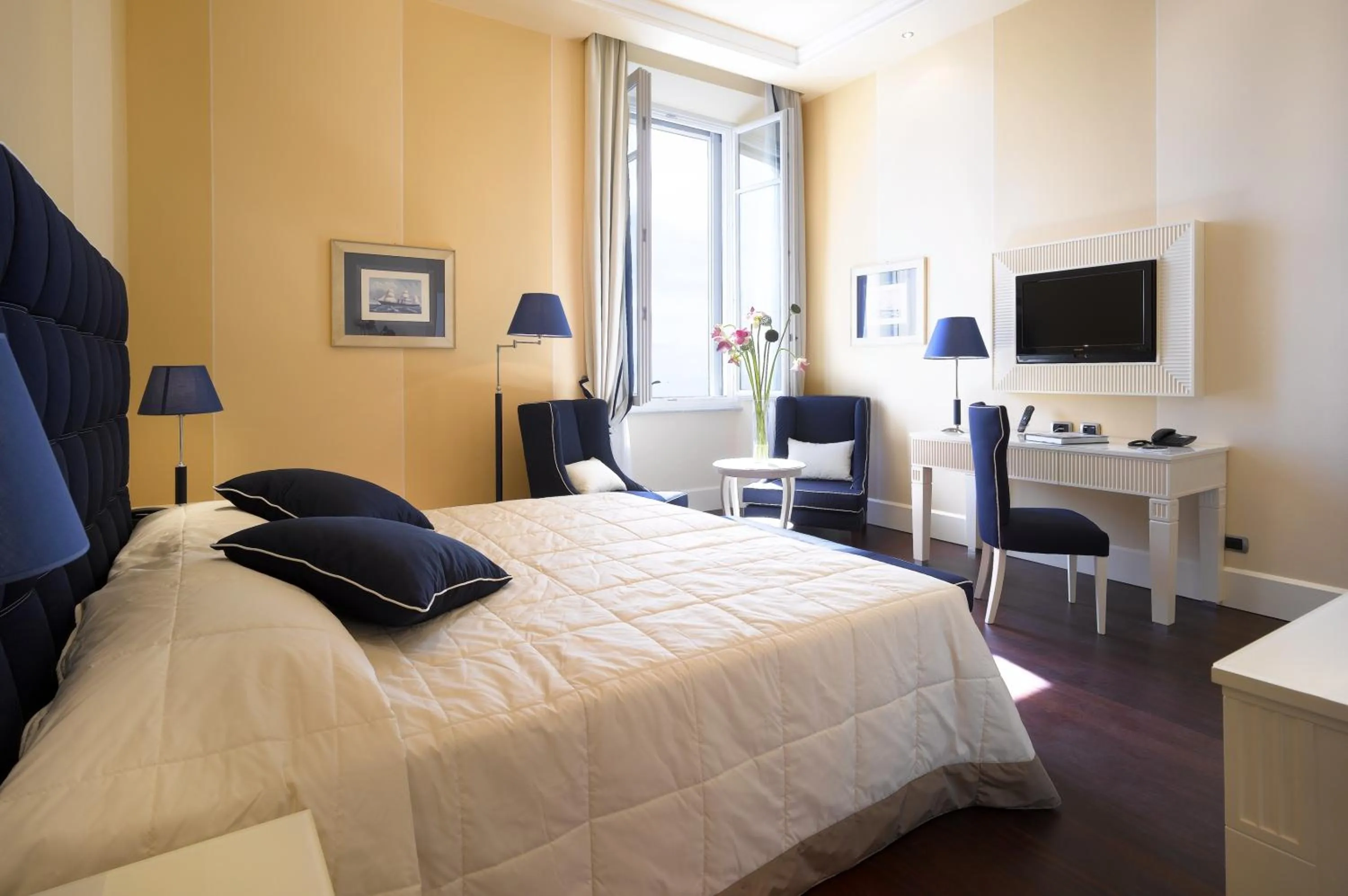 TV and multimedia, Bed in Grand Hotel Palazzo Livorno MGallery Collection