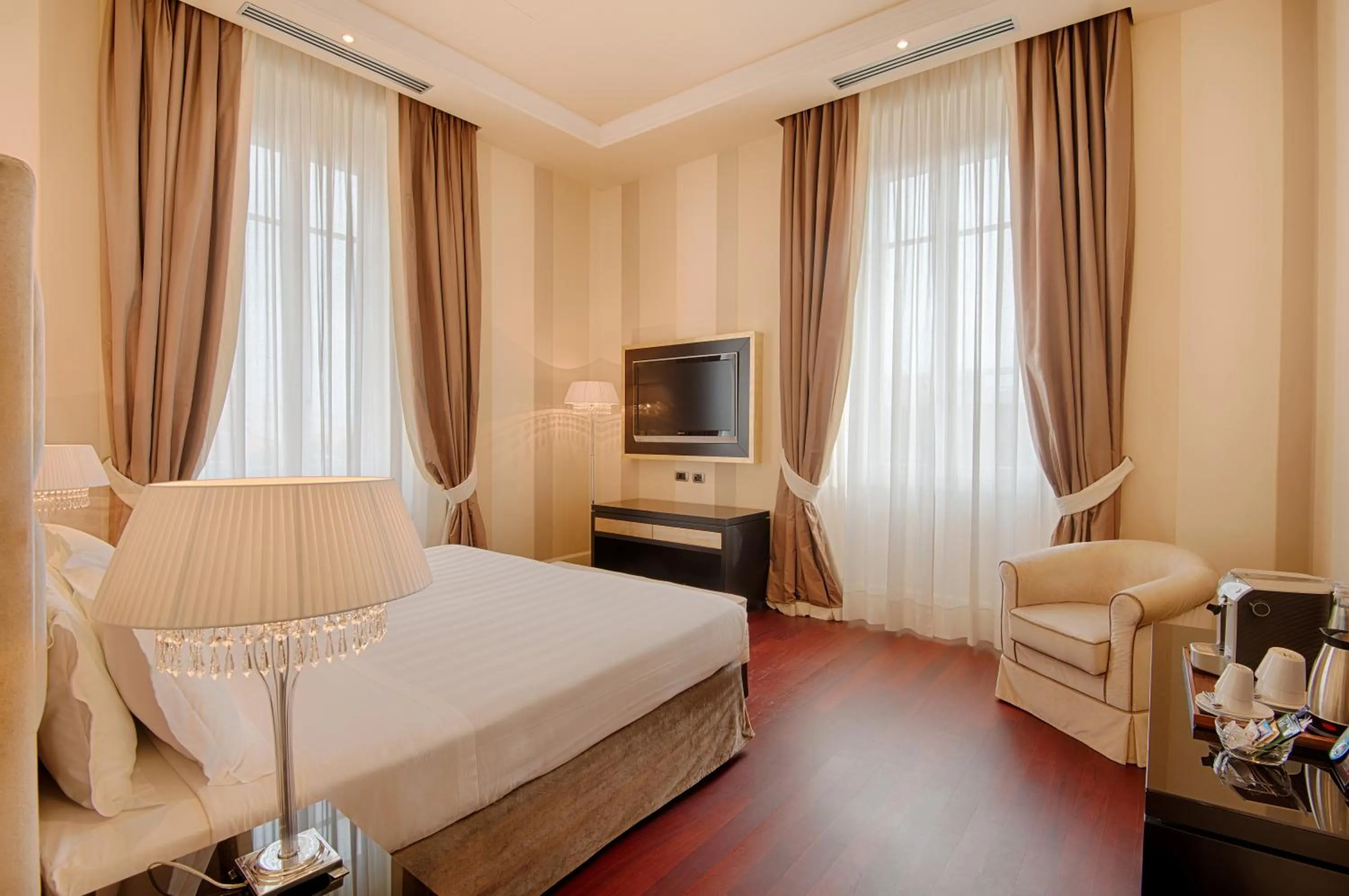 Bed in Grand Hotel Palazzo Livorno MGallery Collection