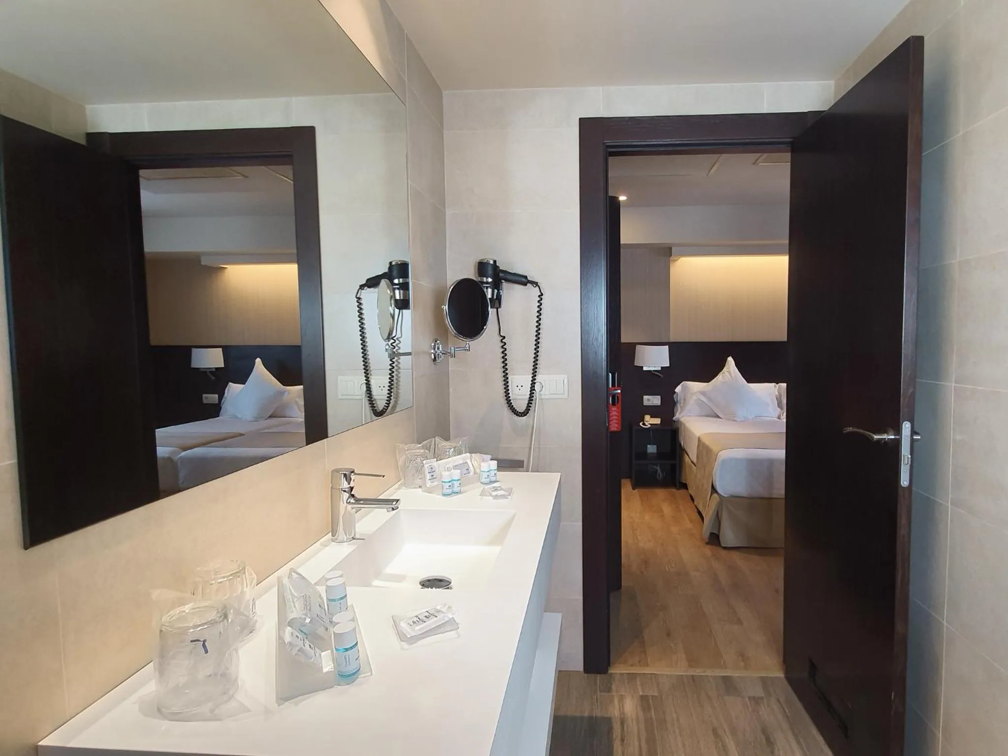 Bathroom, Bed in Montemar