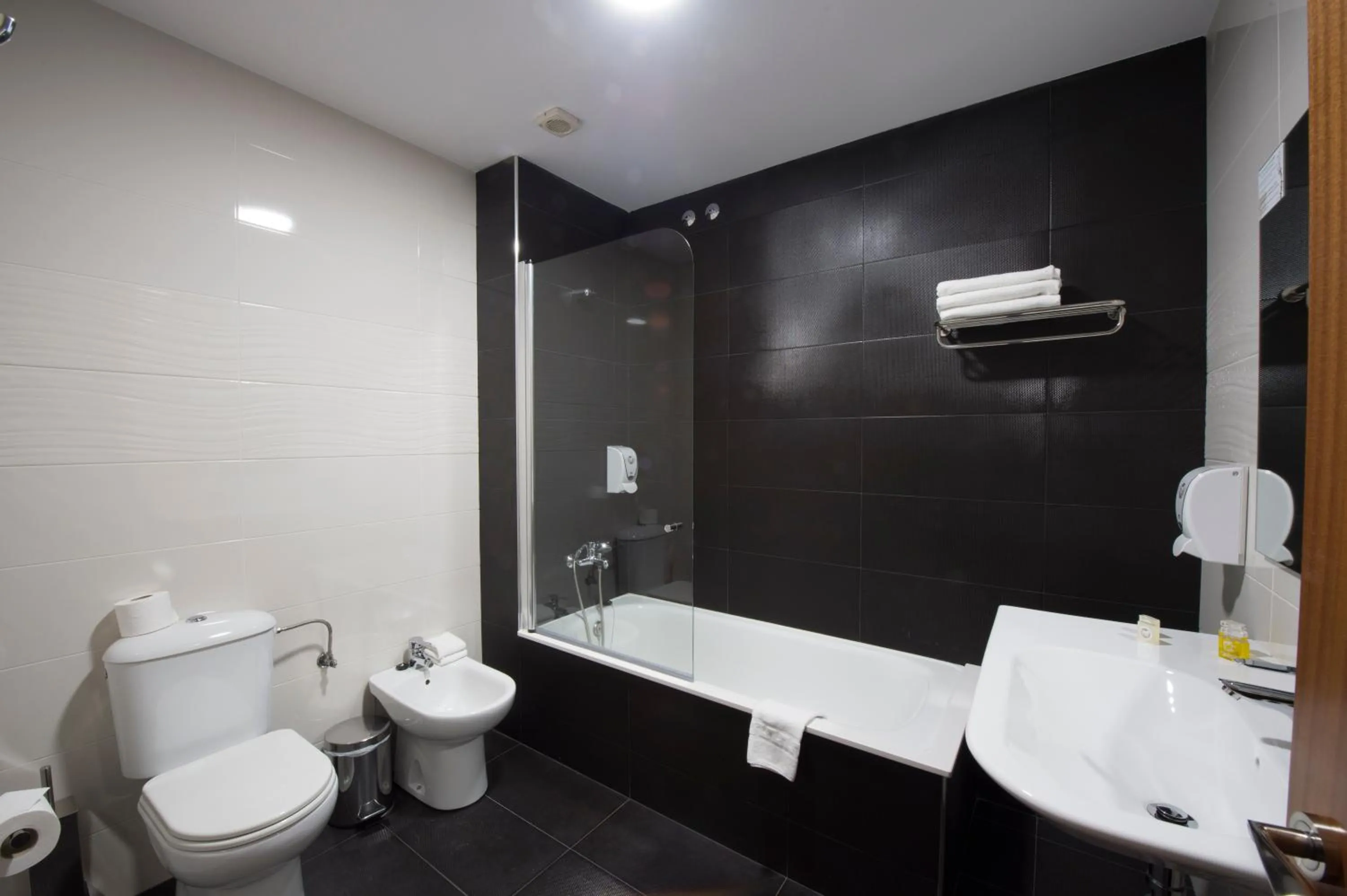 Shower in Hotel Oca Insua Costa da Morte