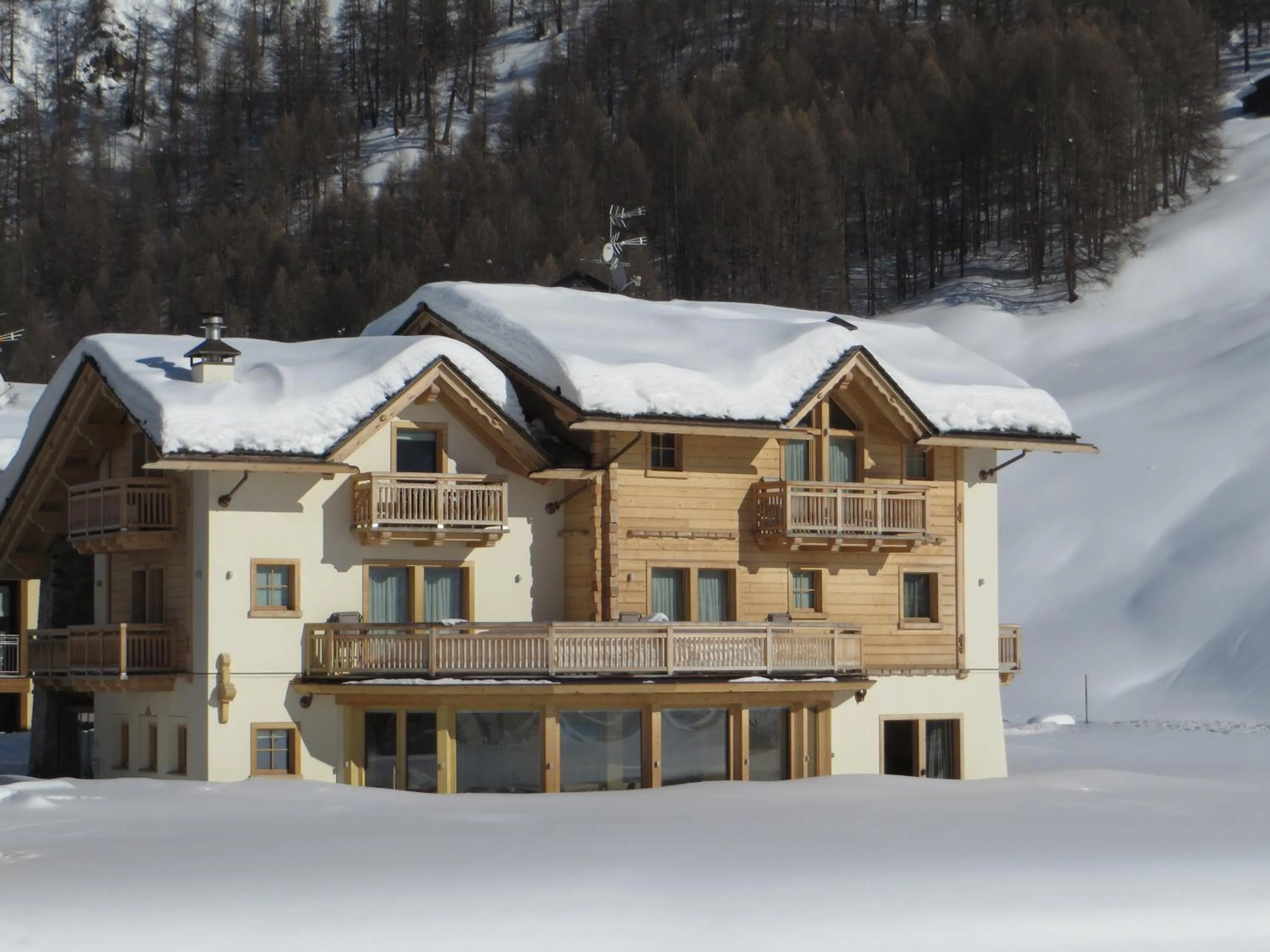 Property building in B&B Ecohotel Chalet des Alpes