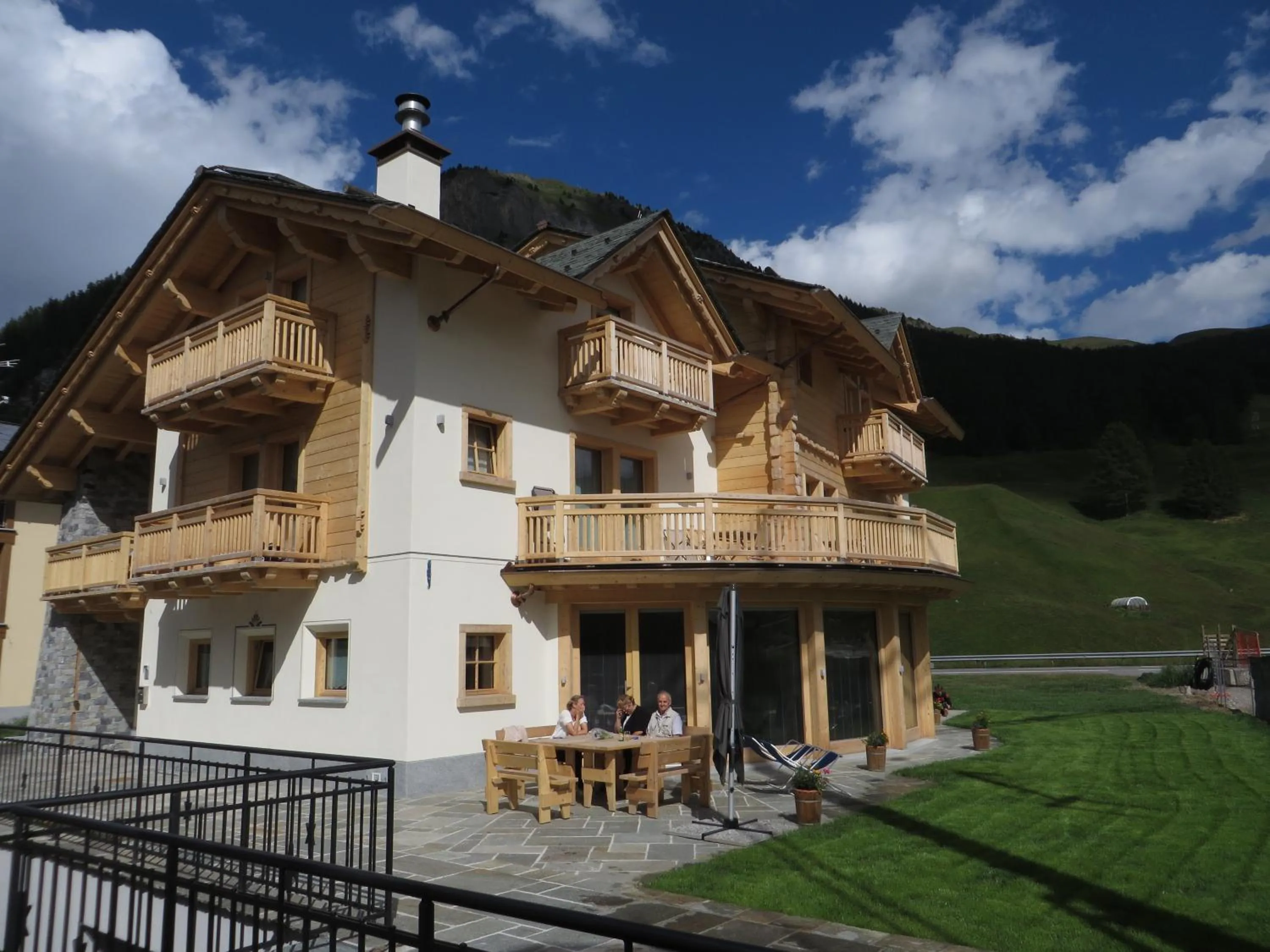 Property building in B&B Ecohotel Chalet des Alpes