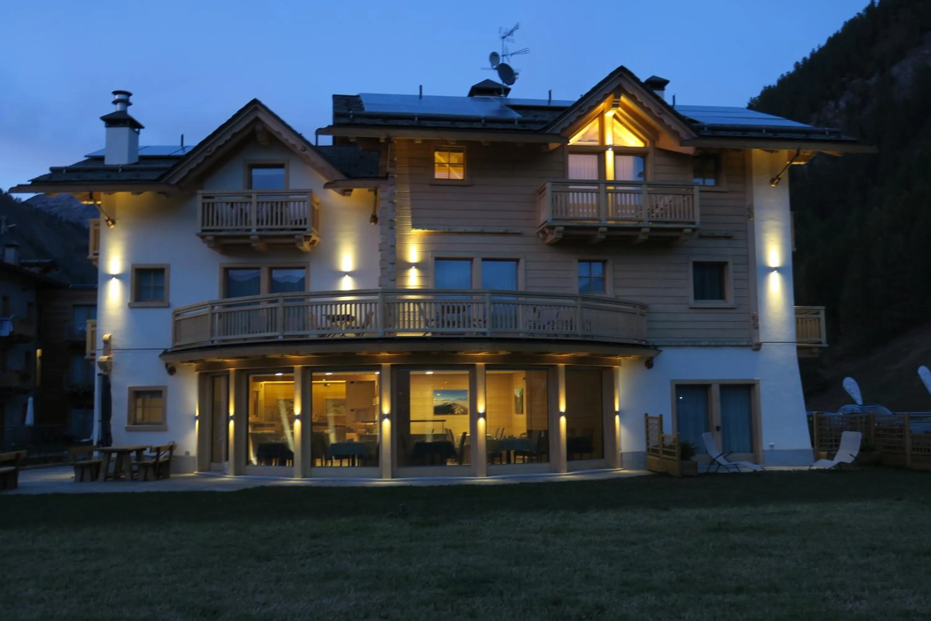 Property building in B&B Ecohotel Chalet des Alpes