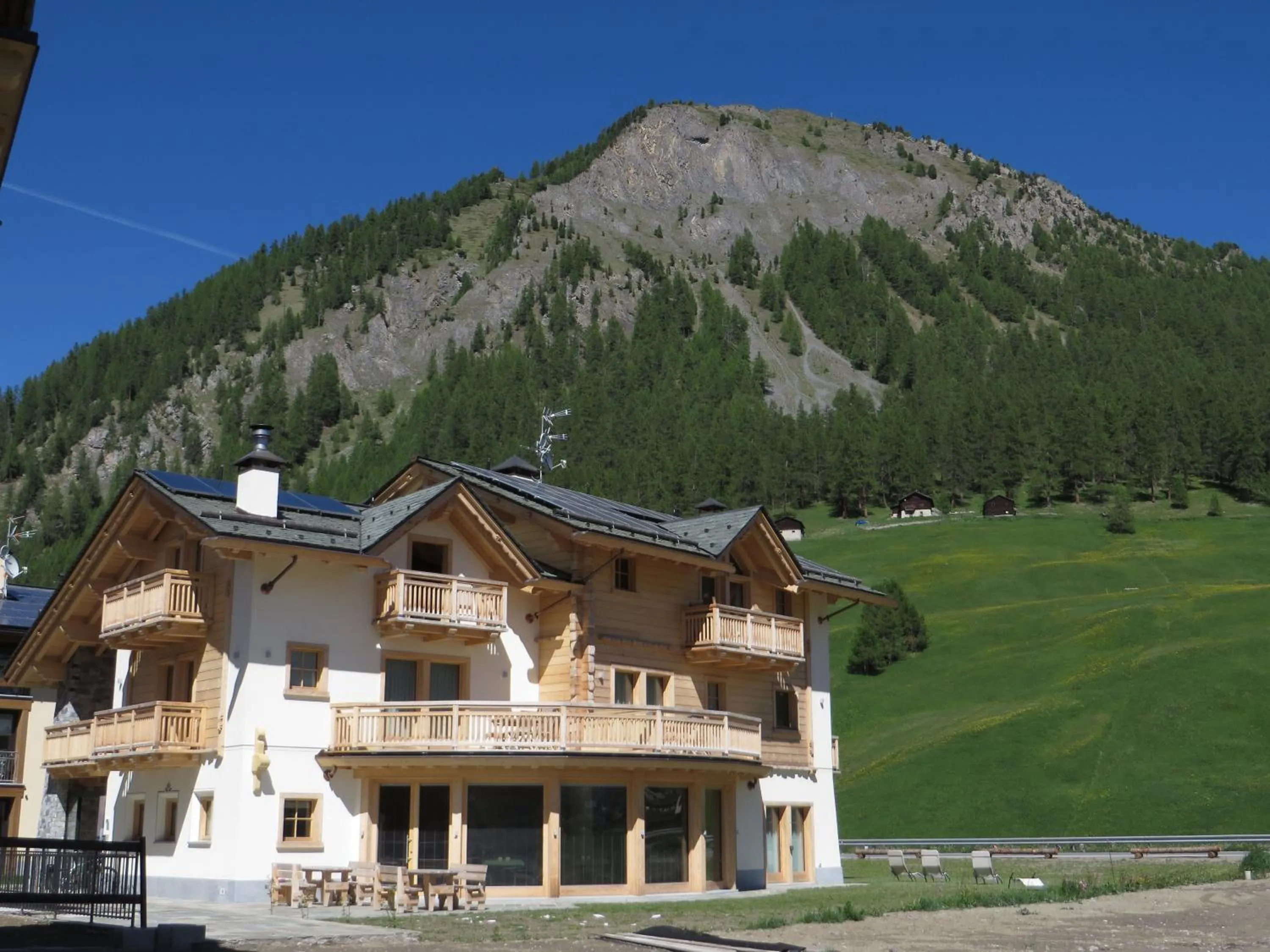 Property building in B&B Ecohotel Chalet des Alpes