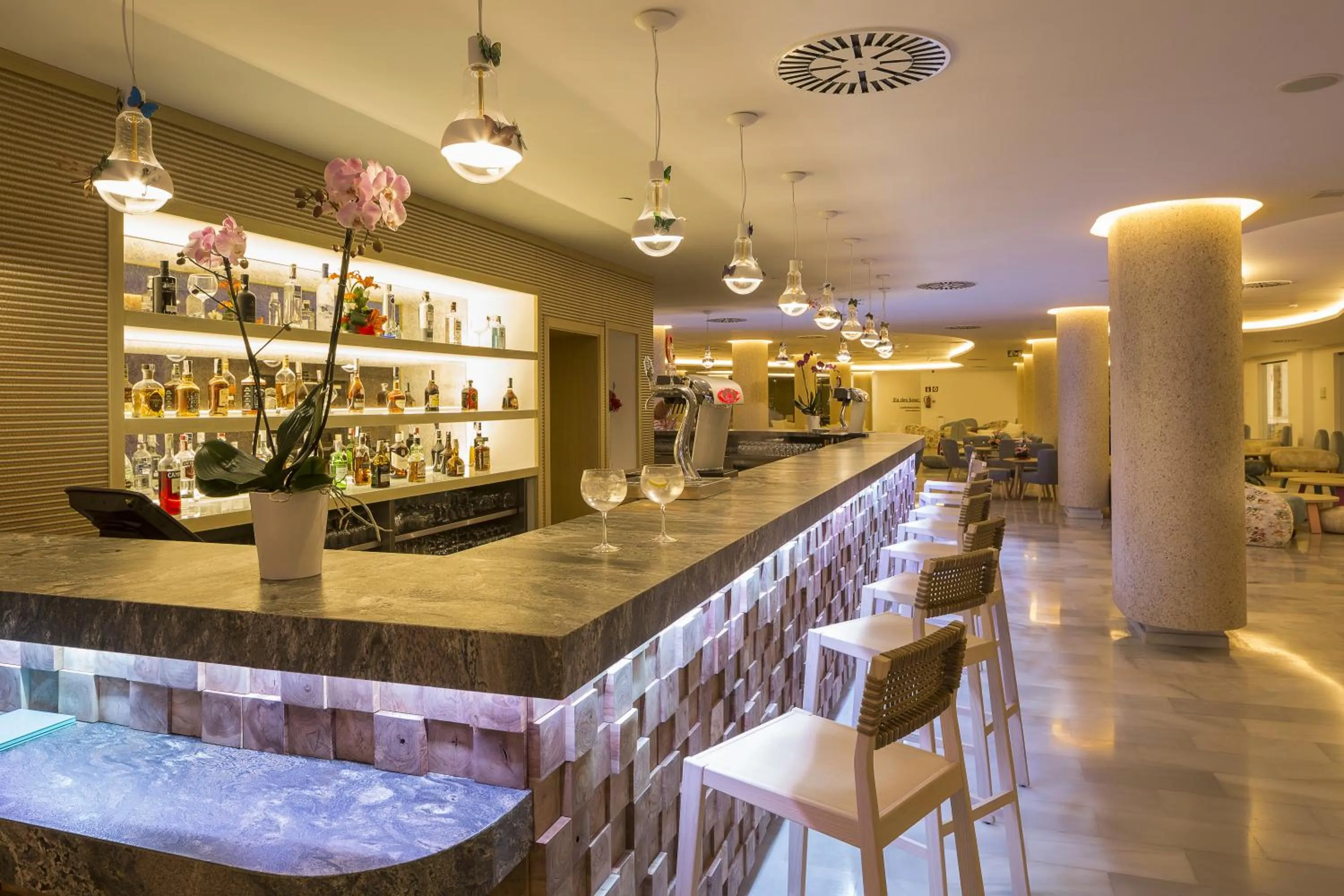 Lounge or bar in Grand Palladium White Island Resort & Spa - All Inclusive