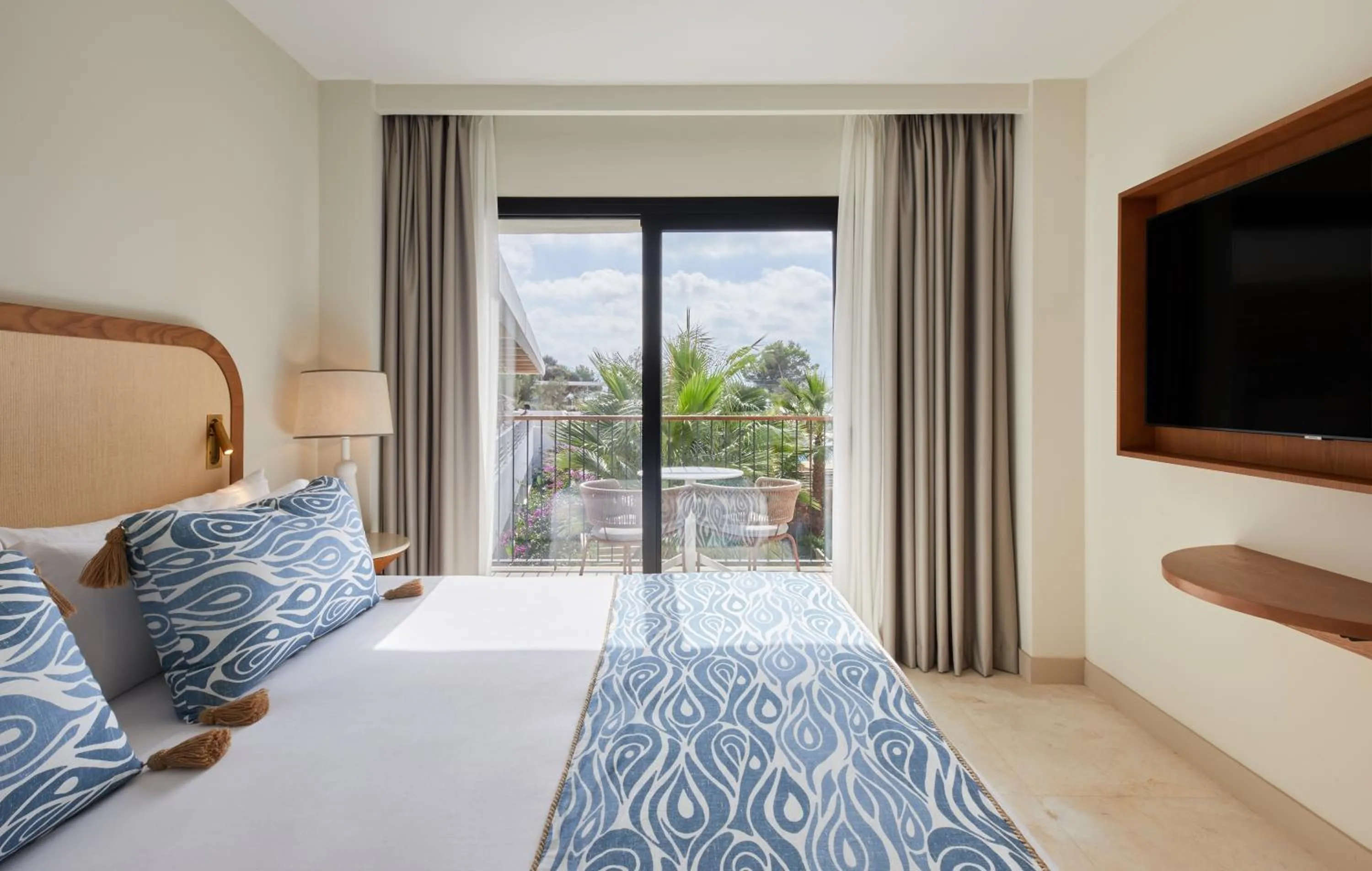 View (from property/room), Bed in TRS Ibiza Hotel - Adults Only