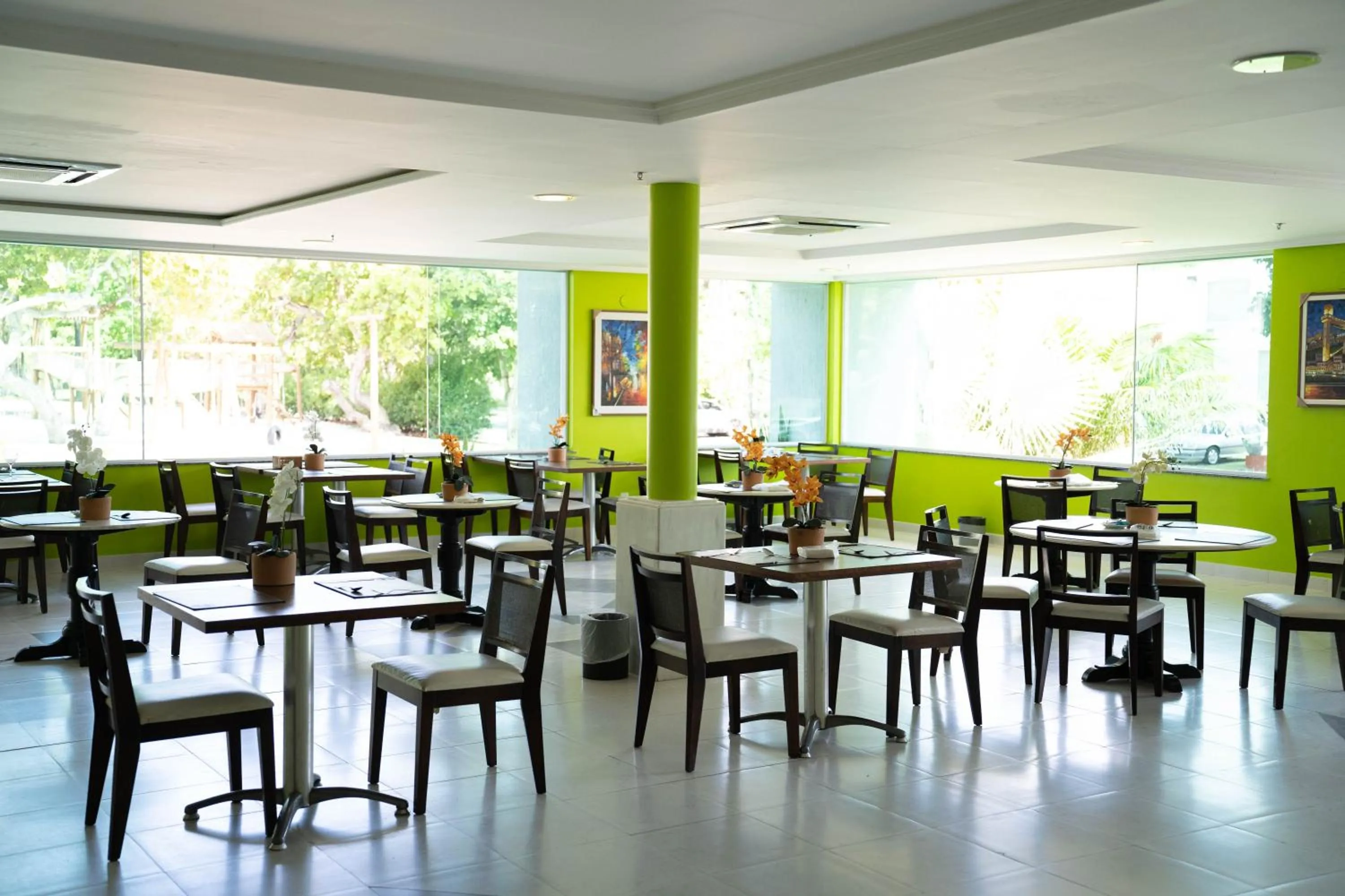 Restaurant/places to eat in Bahia Plaza Hotel