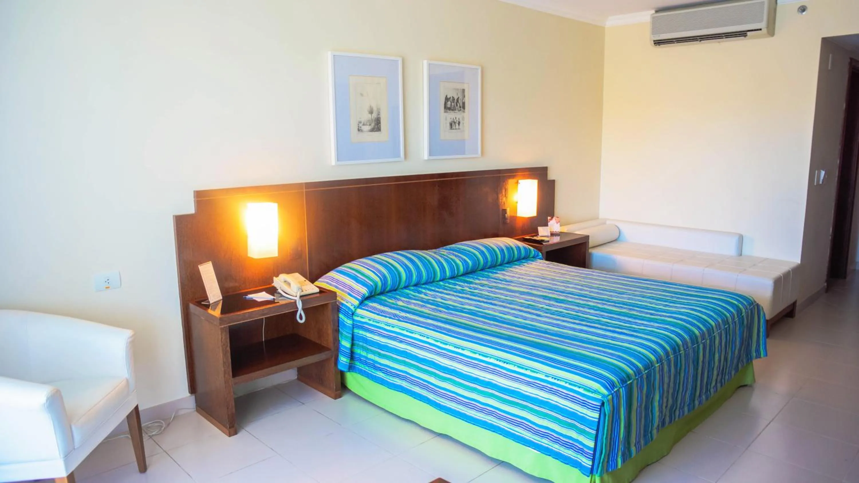 Bedroom, Bed in Bahia Plaza Hotel