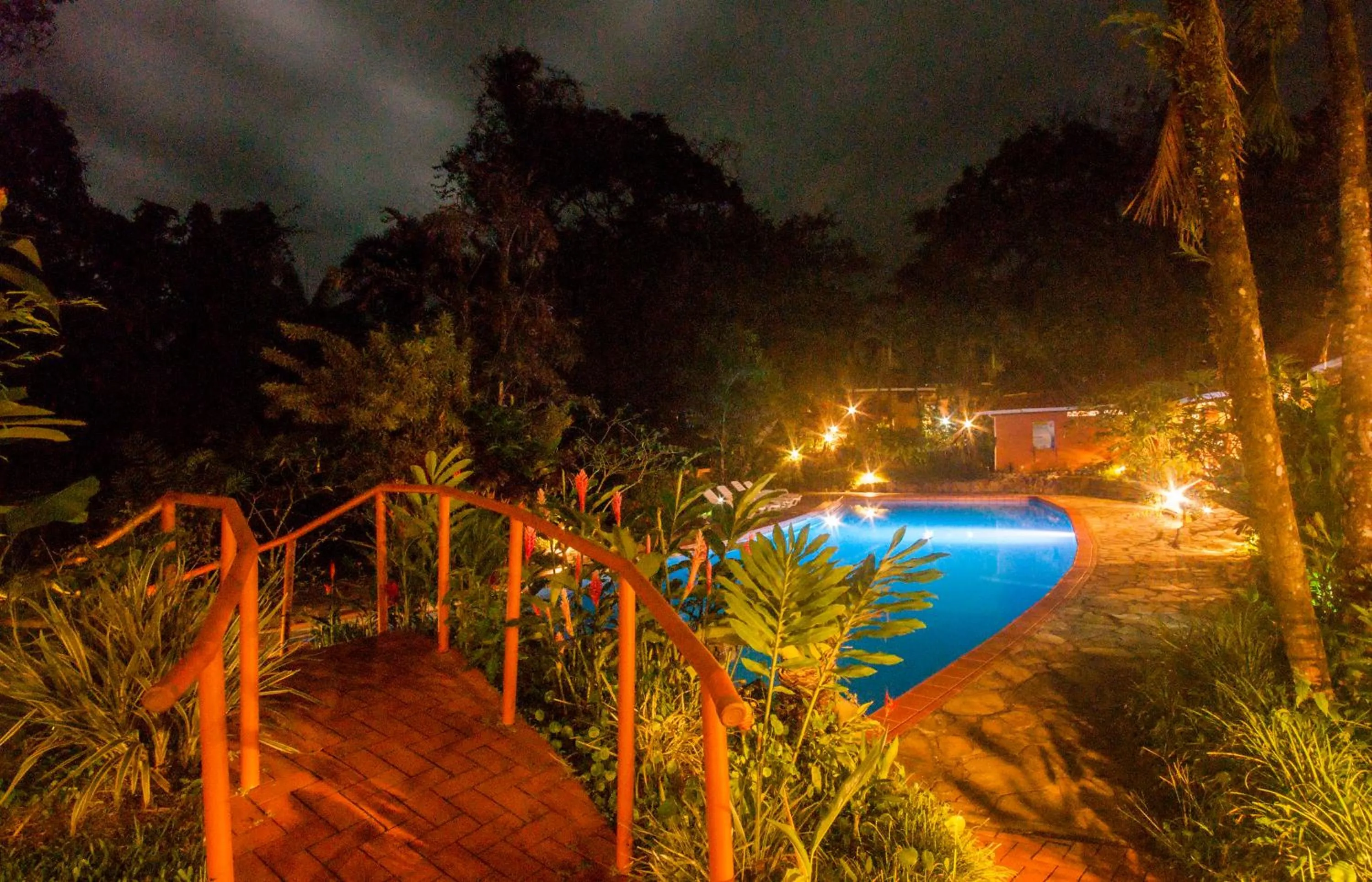 Pool view in Finca Luna Nueva Lodge