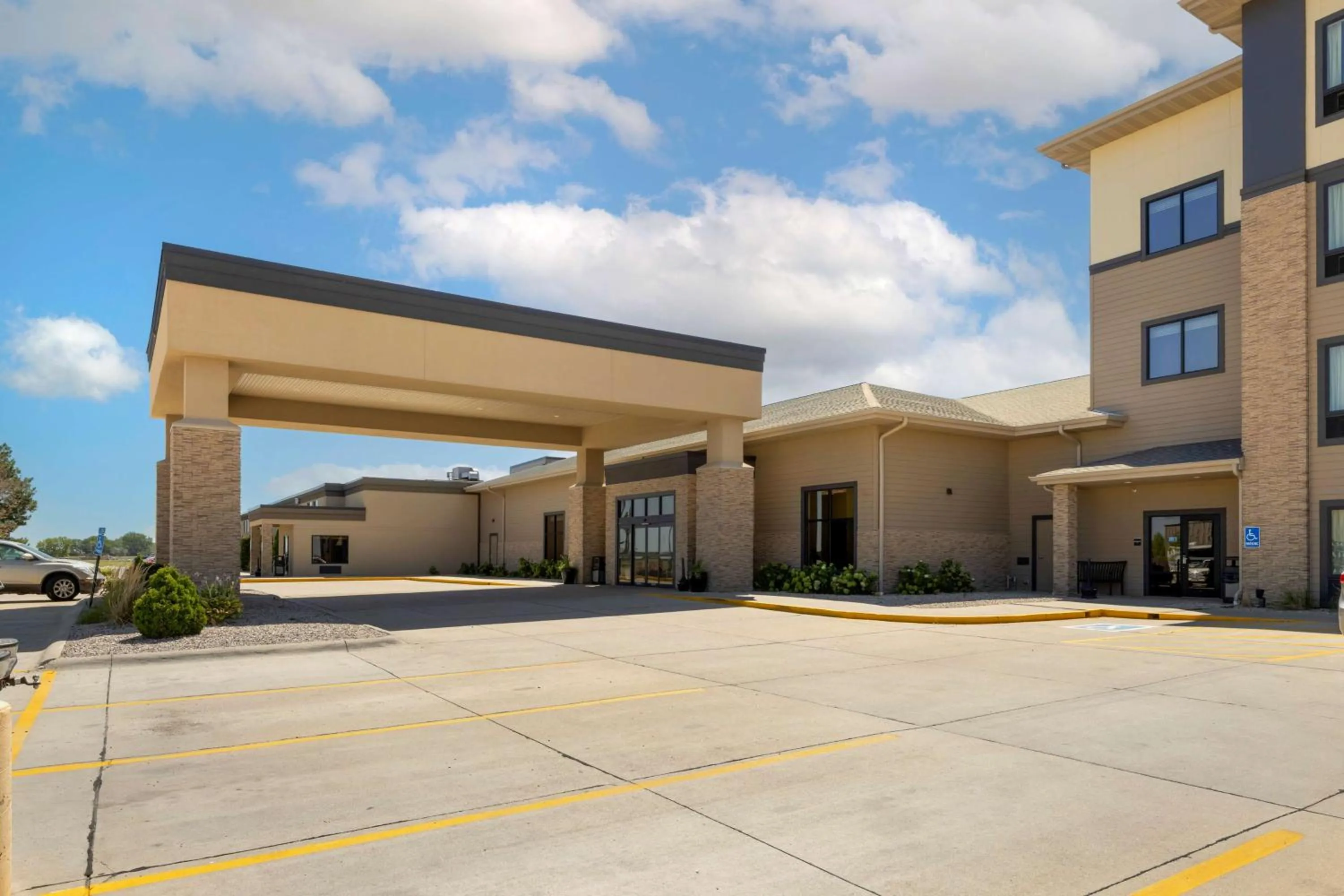 Property building in Best Western Plus North Platte Inn & Suites