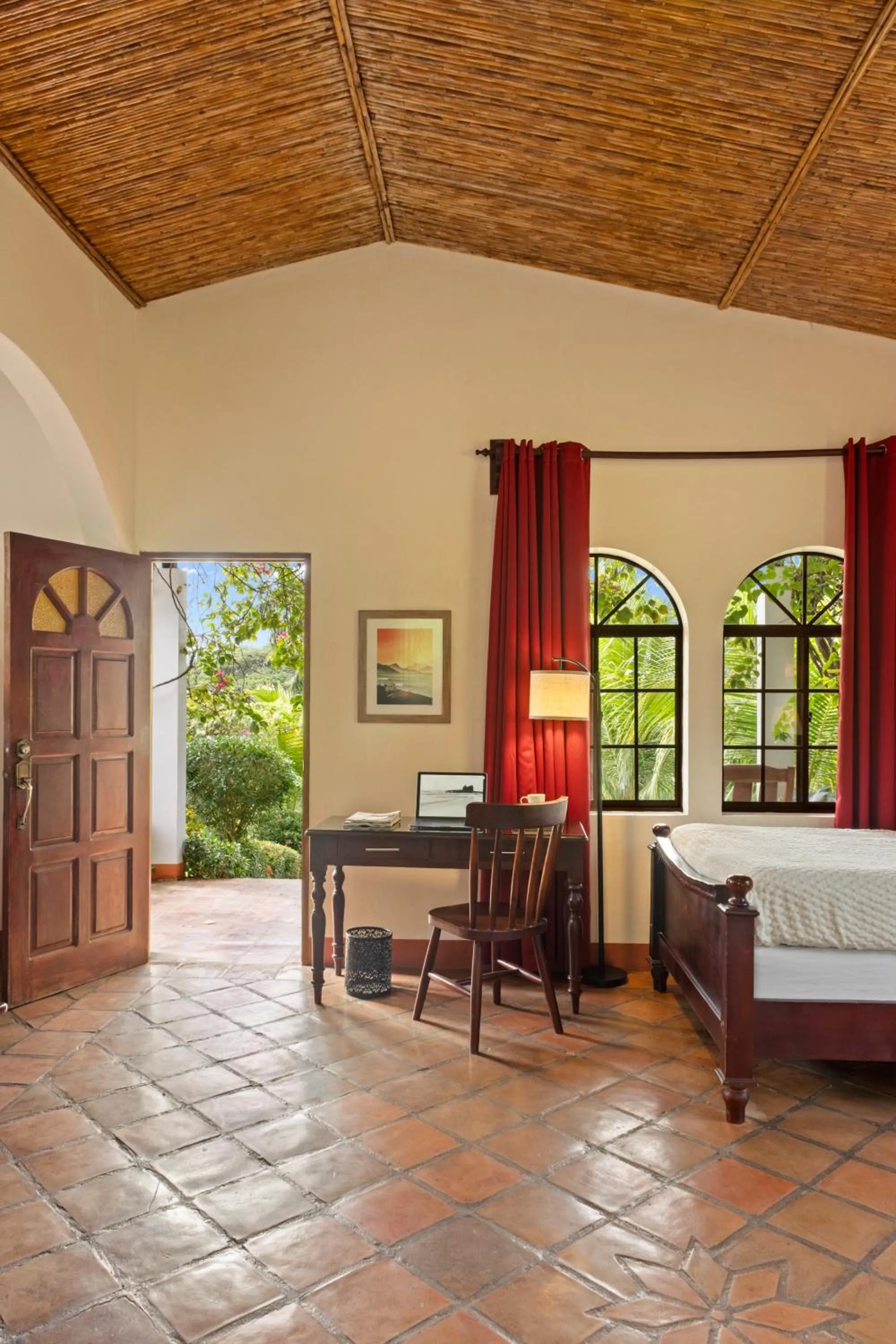 Seating area, Bed in Nicawaves