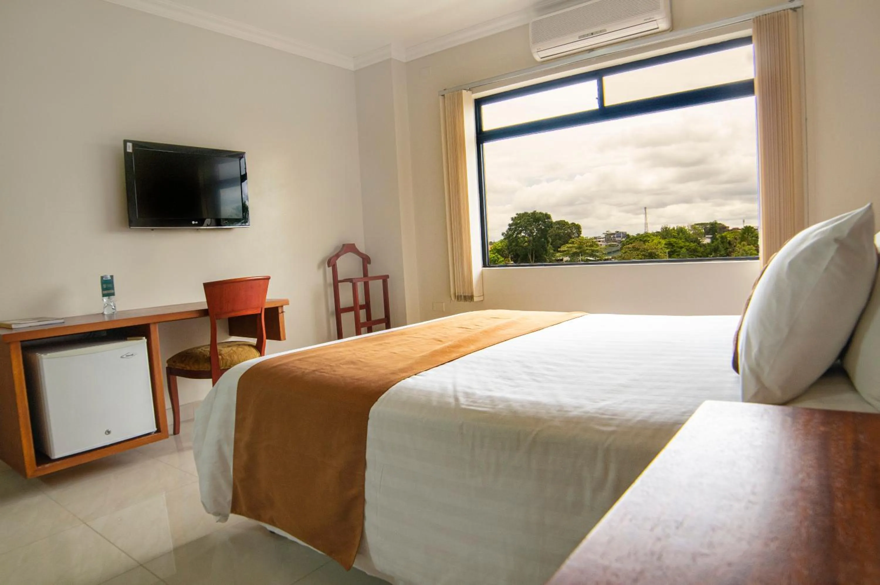 Bedroom, Bed in Gran Hotel De Lago - El Coca