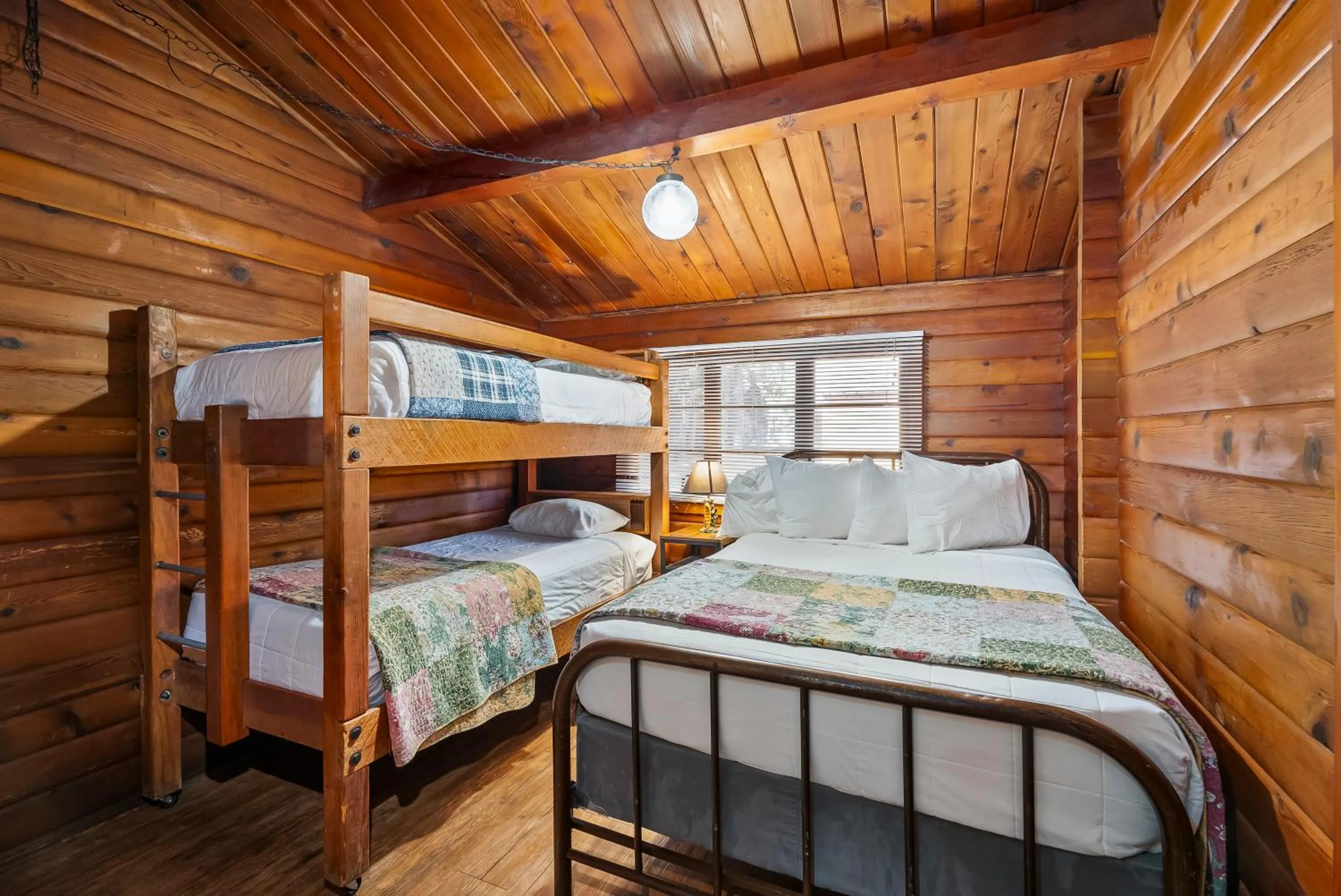 Bedroom, Bed in Shelter Cove Resort & Marina