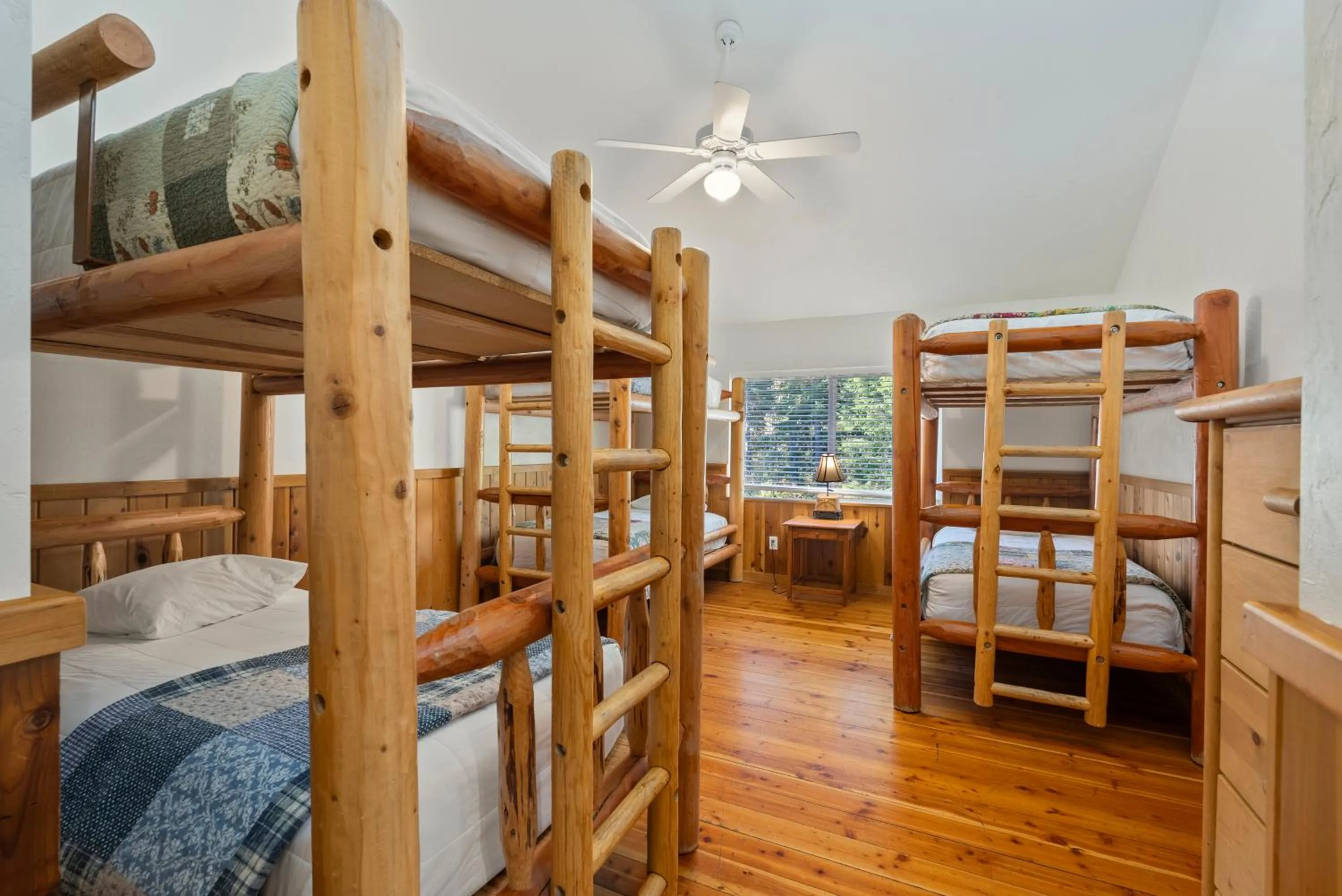 Bedroom, Bed in Shelter Cove Resort & Marina