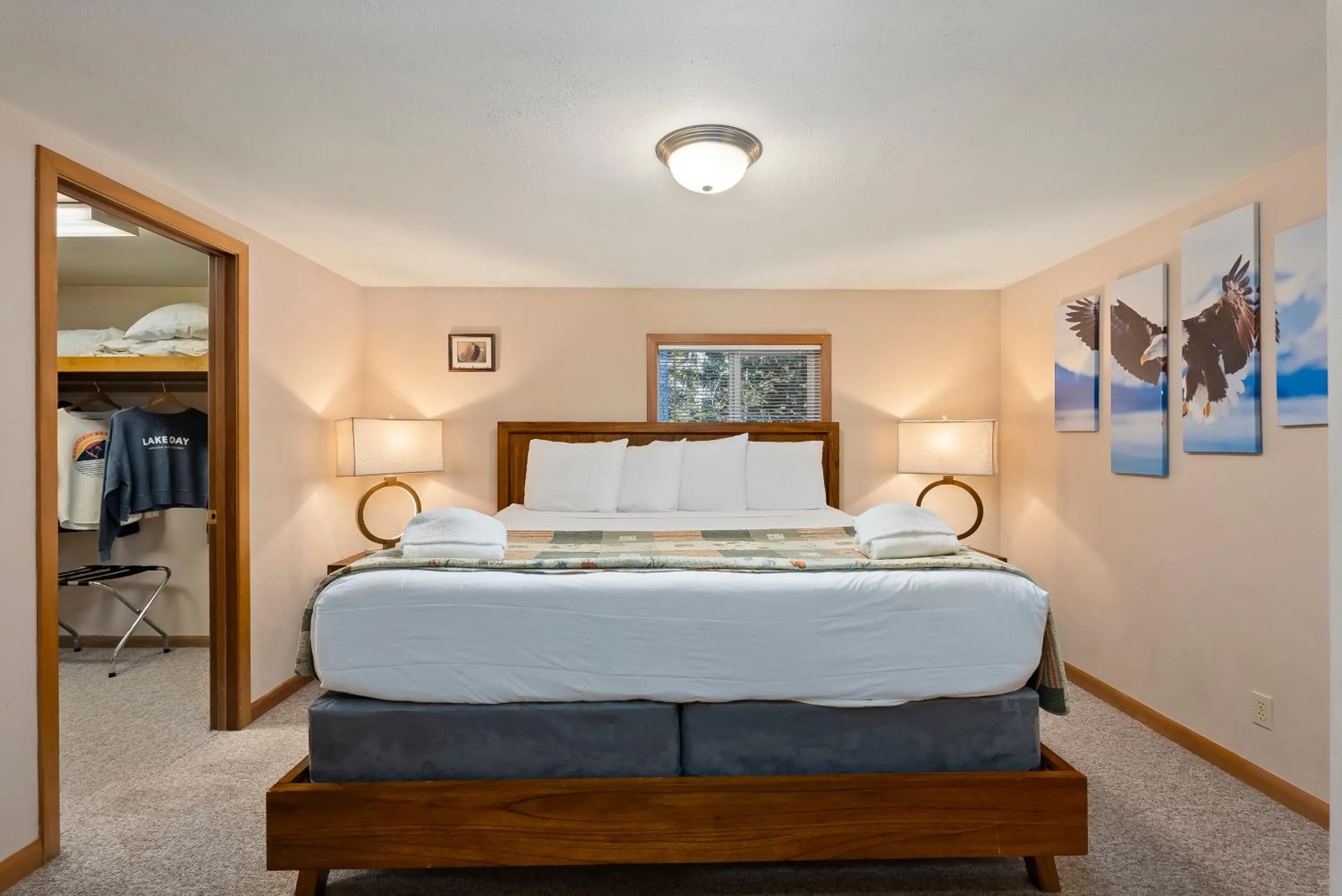 Bedroom, Bed in Shelter Cove Resort & Marina