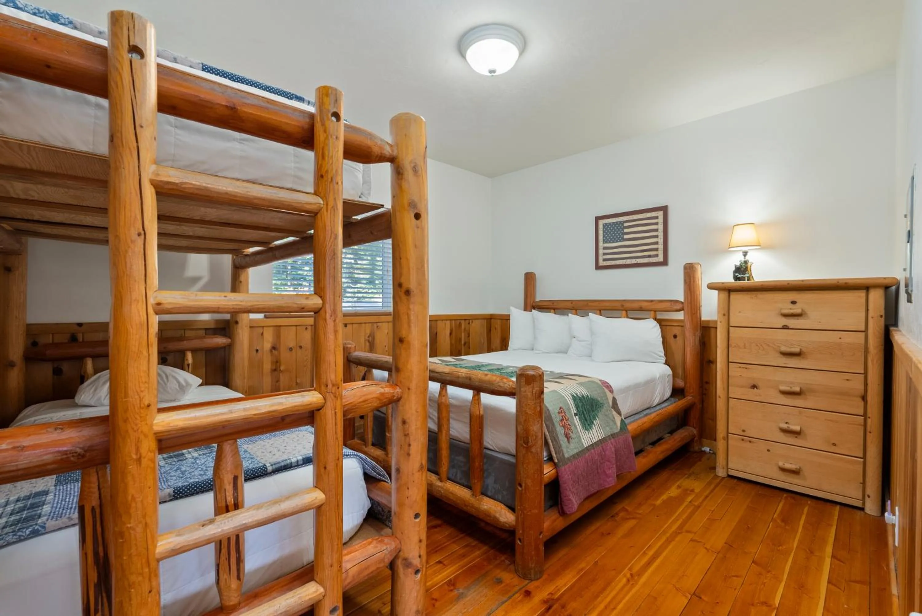 Bedroom, Bed in Shelter Cove Resort & Marina