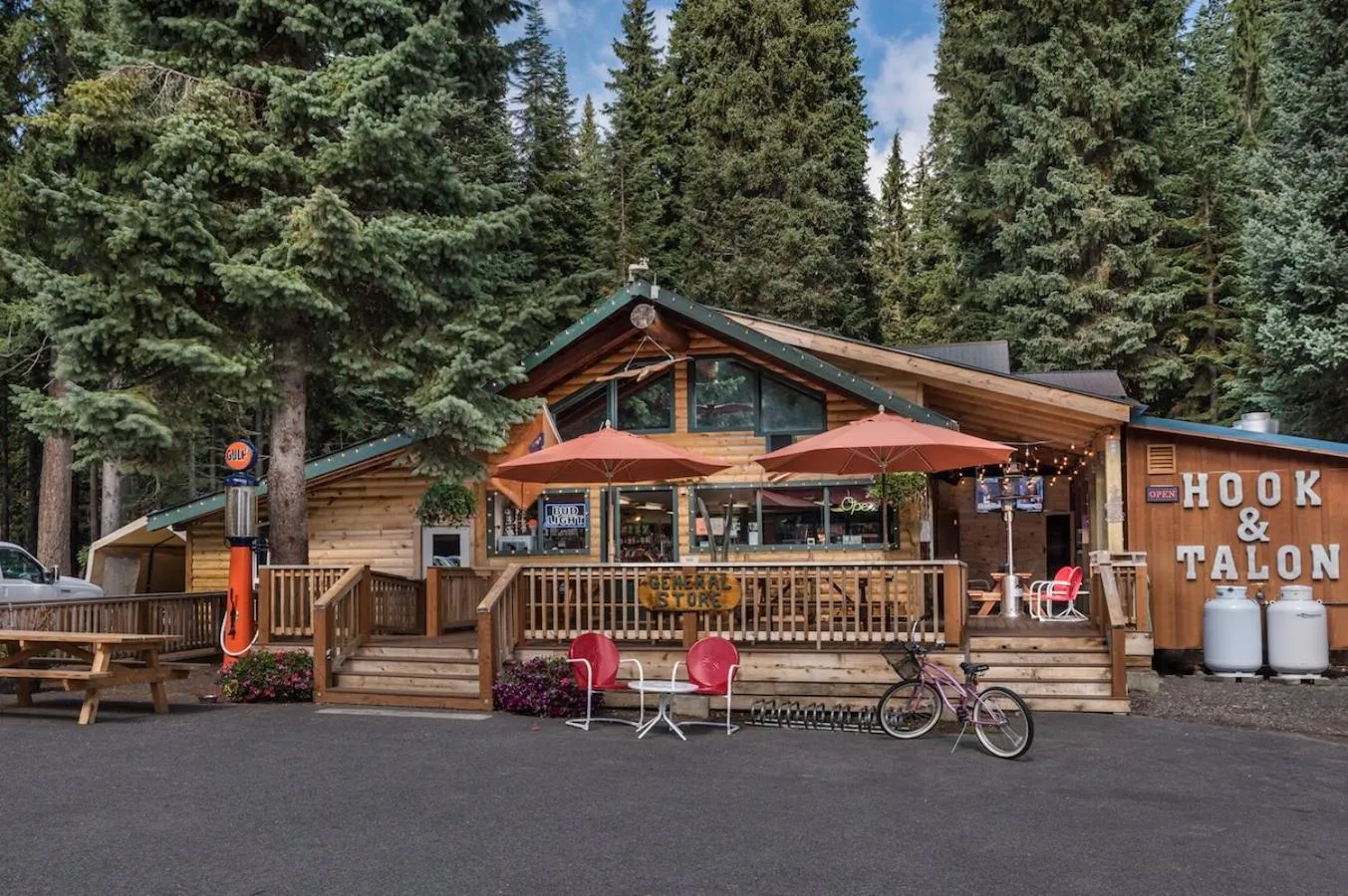 Restaurant/places to eat in Shelter Cove Resort & Marina