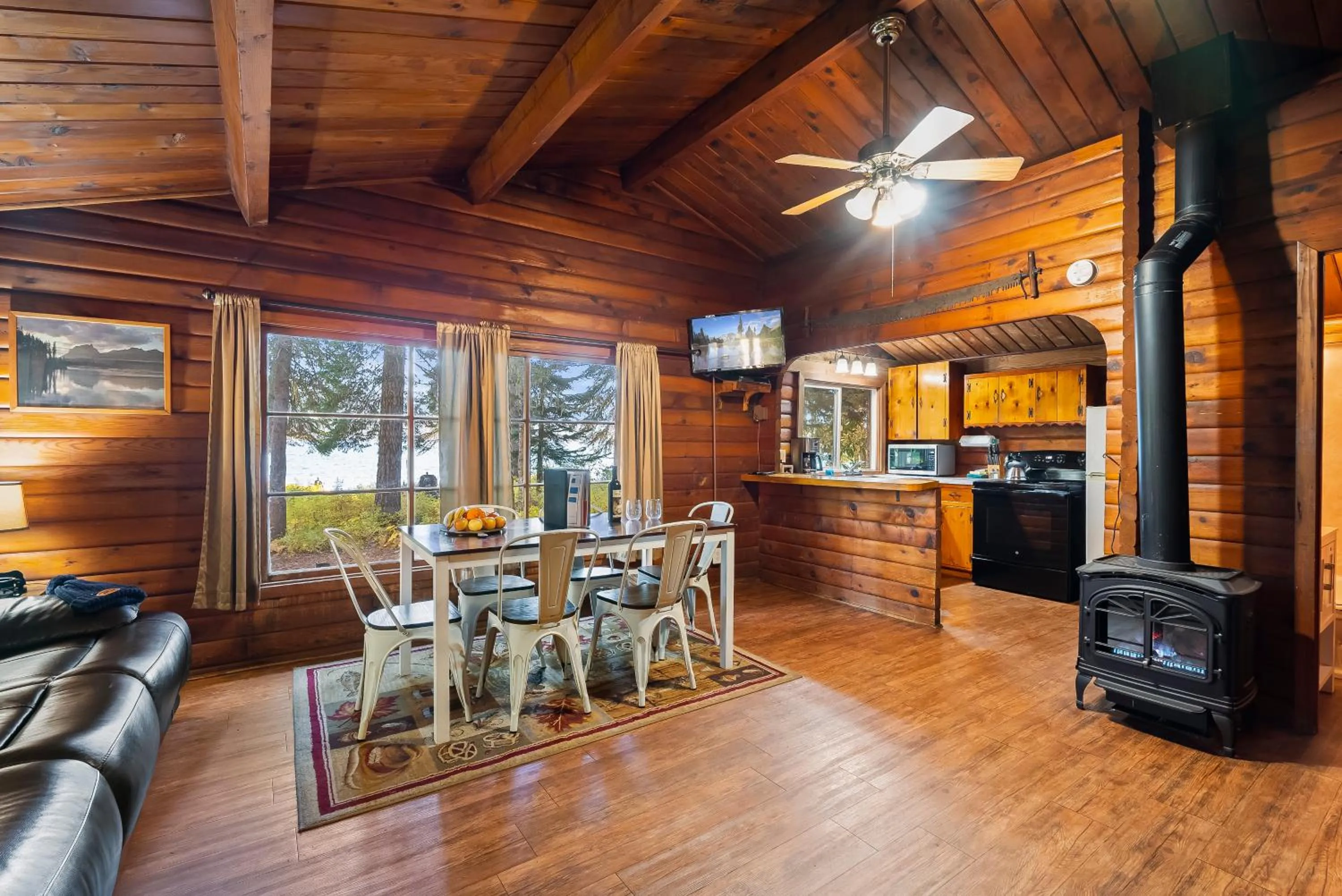 Seating area in Shelter Cove Resort & Marina