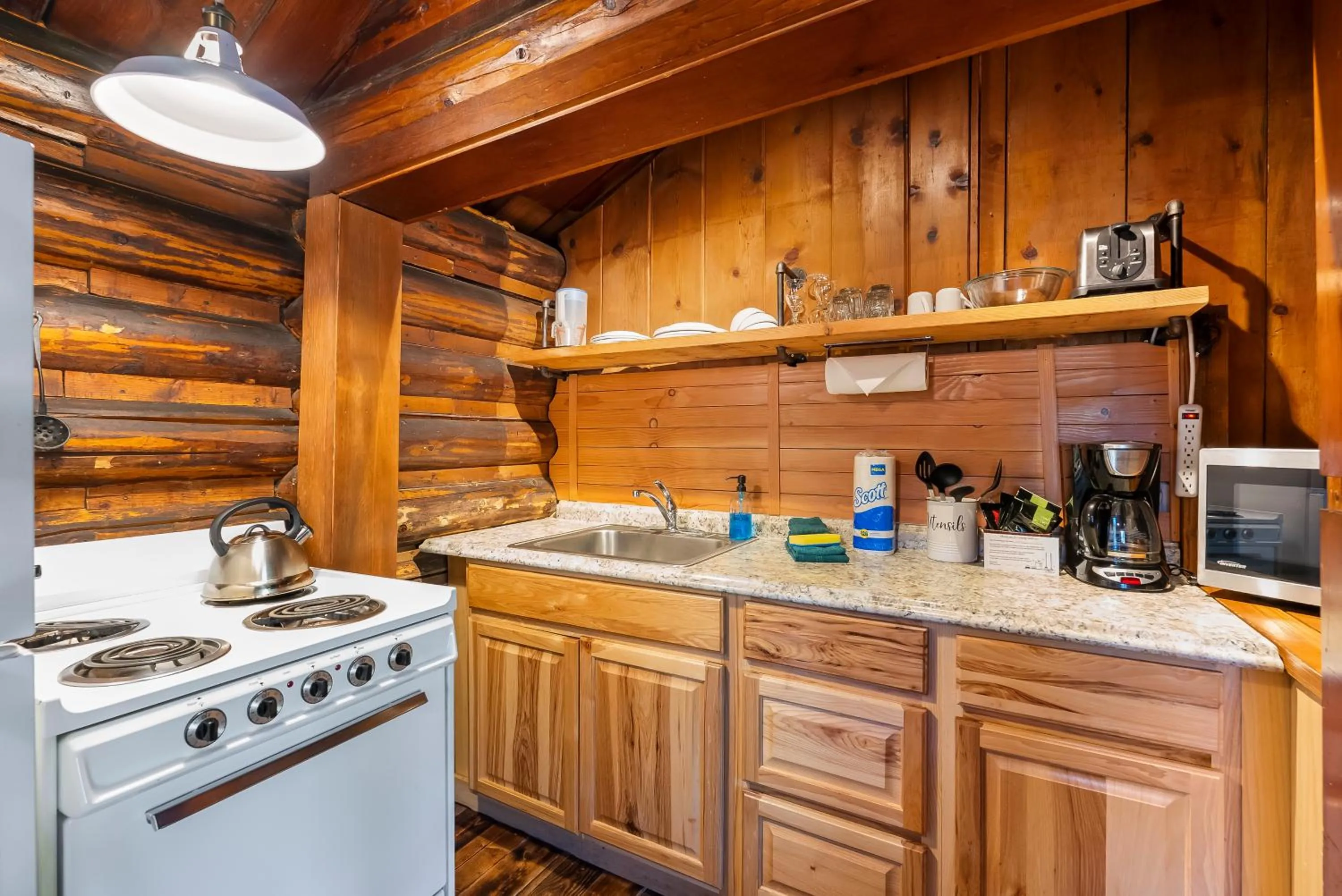 Kitchen or kitchenette in Shelter Cove Resort & Marina