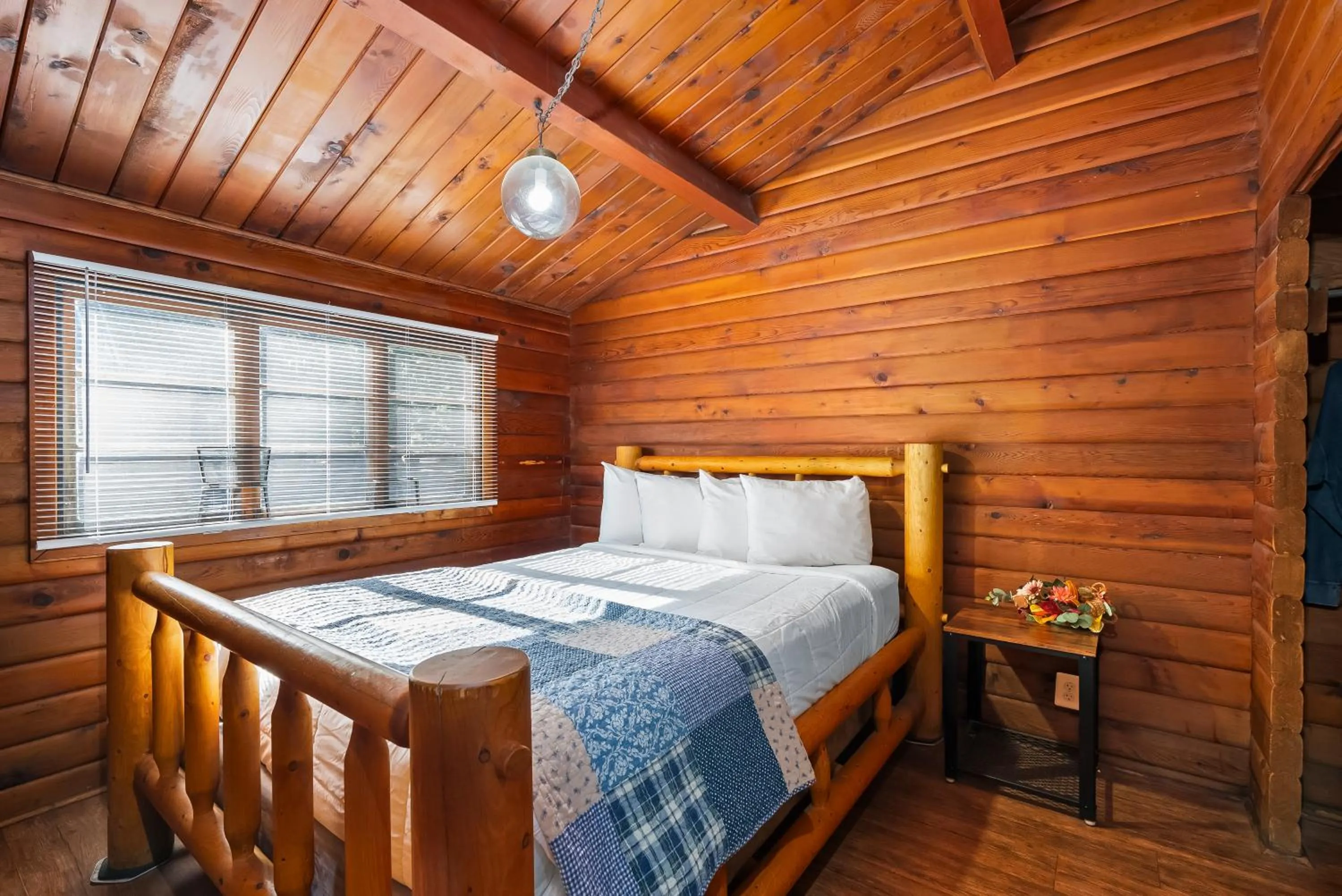 Bedroom, Bed in Shelter Cove Resort & Marina