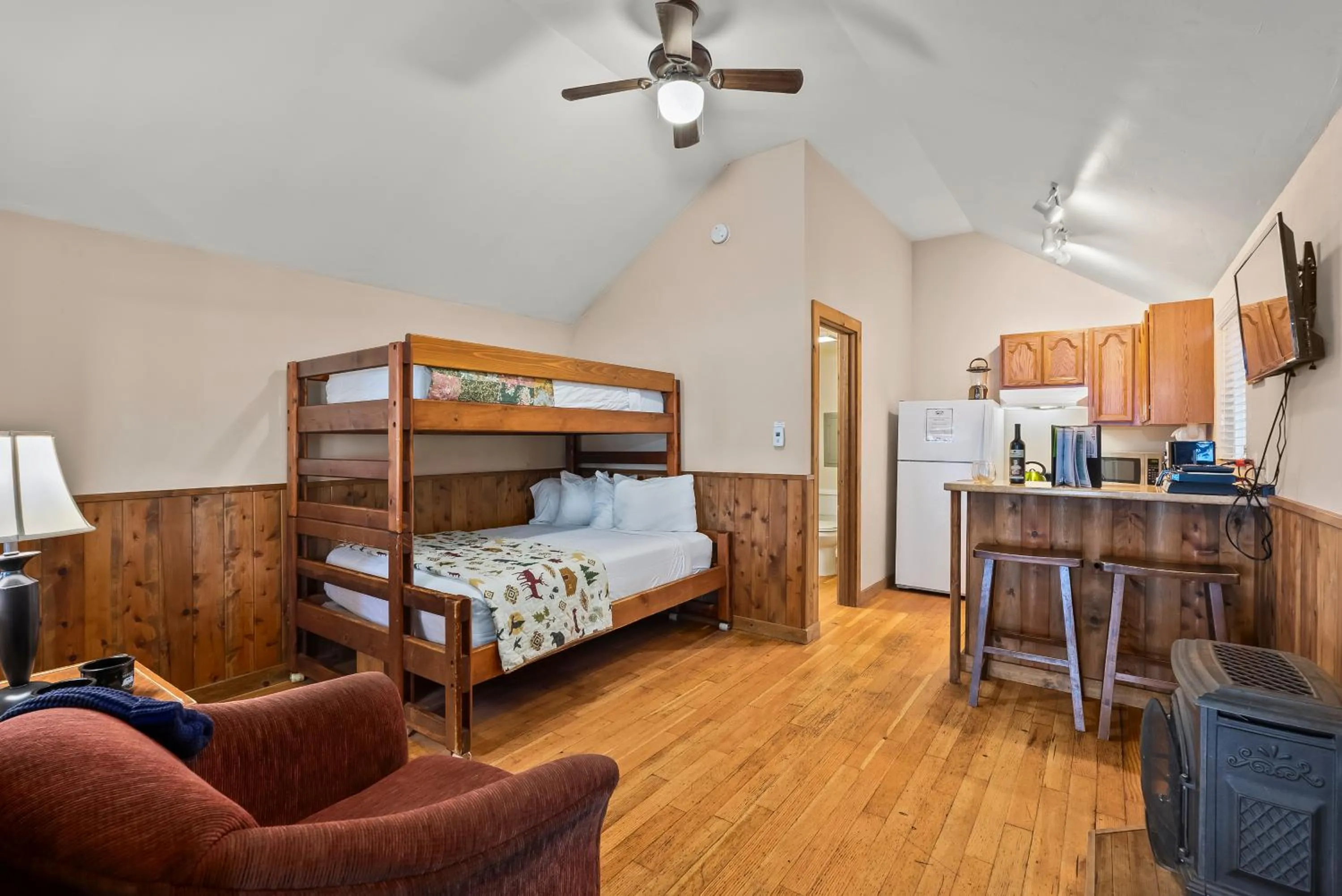 bunk bed, Bed in Shelter Cove Resort & Marina