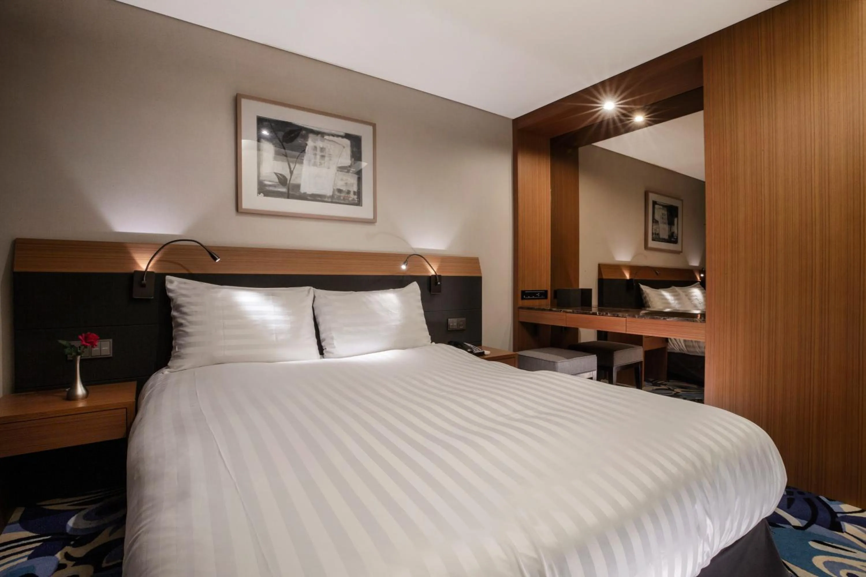 Bed in Shin Shin Hotel Jeju Airport