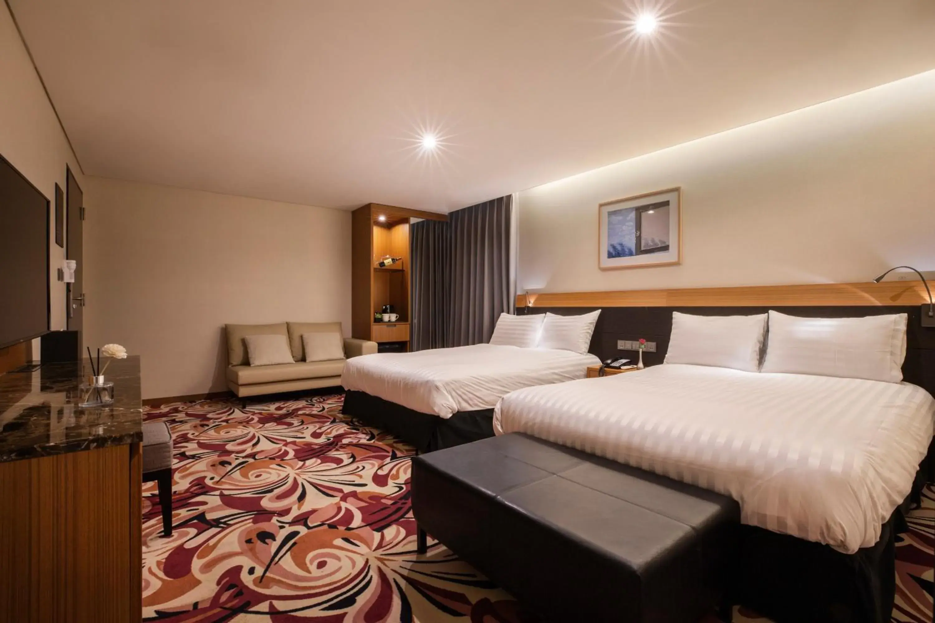 Deluxe Double or Twin Room in Shin Shin Hotel Jeju Airport Deluxe Double or Twin Room in Shin Shin Hotel Jeju Airport