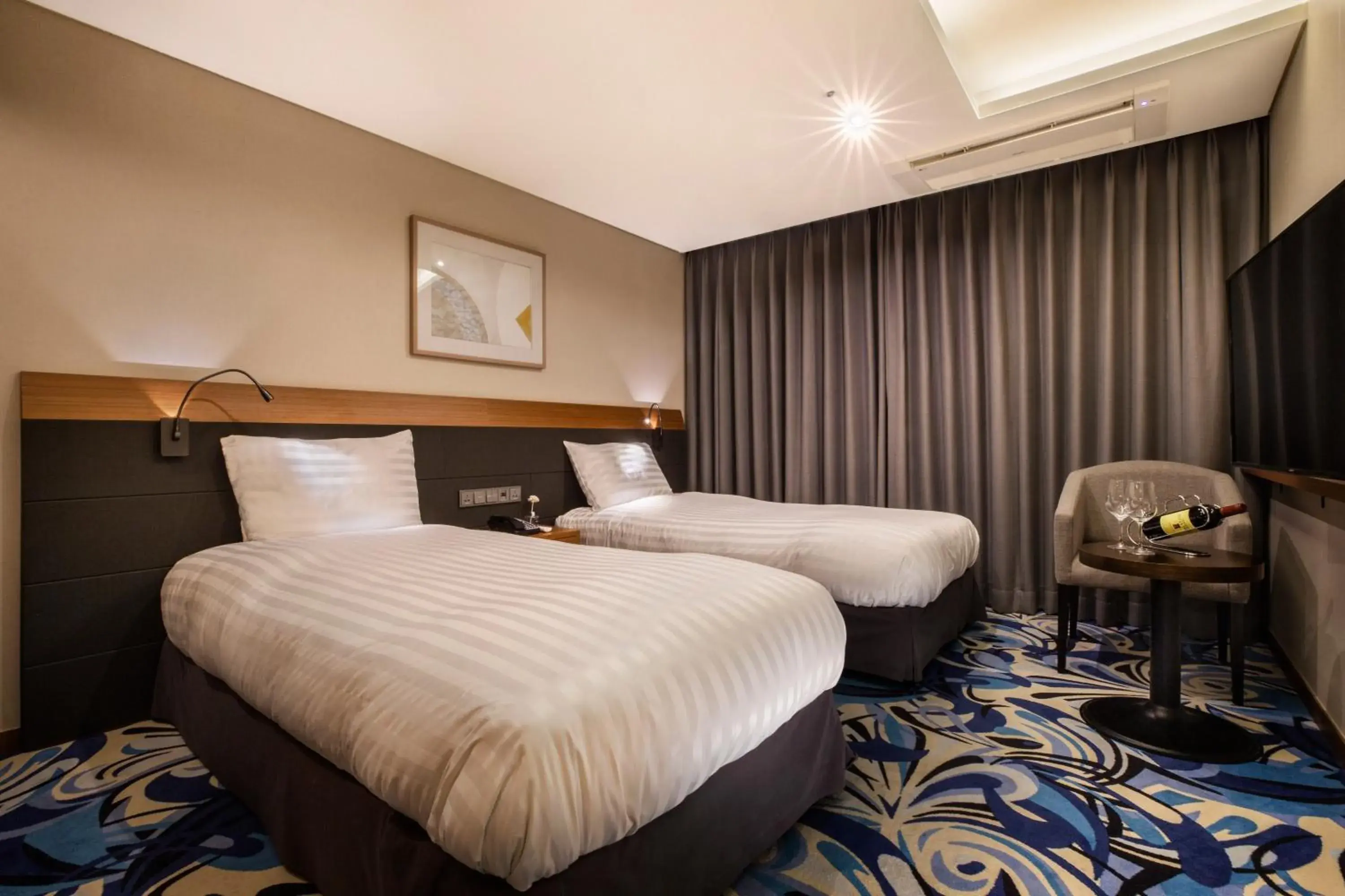 Superior Twin Room with City View - single occupancy in Shin Shin Hotel Jeju Airport Superior Twin Room with City View - single occupancy in Shin Shin Hotel Jeju Airport