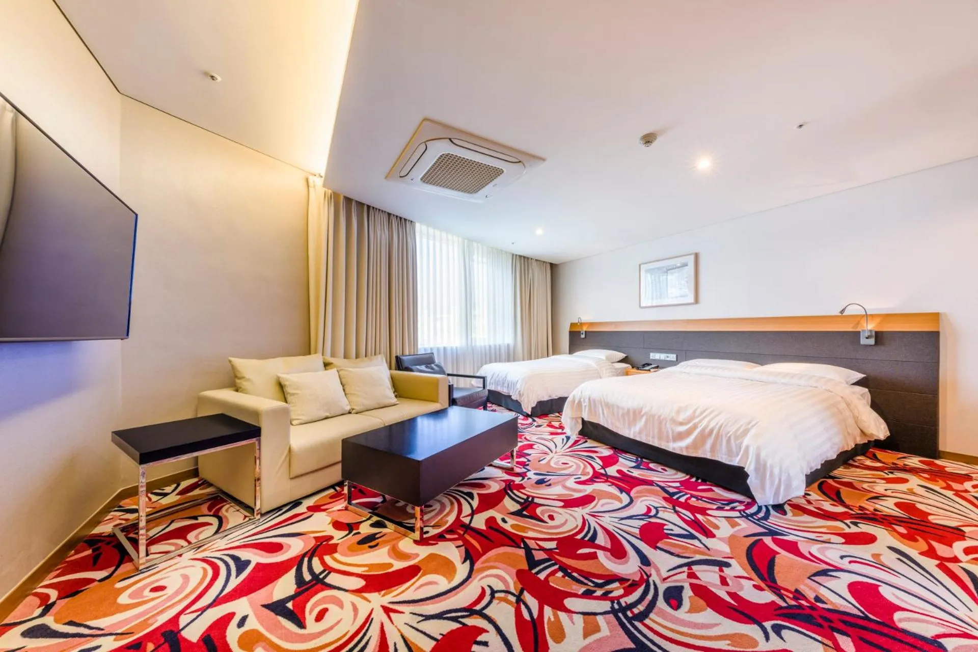 Bed in Shin Shin Hotel Jeju Airport