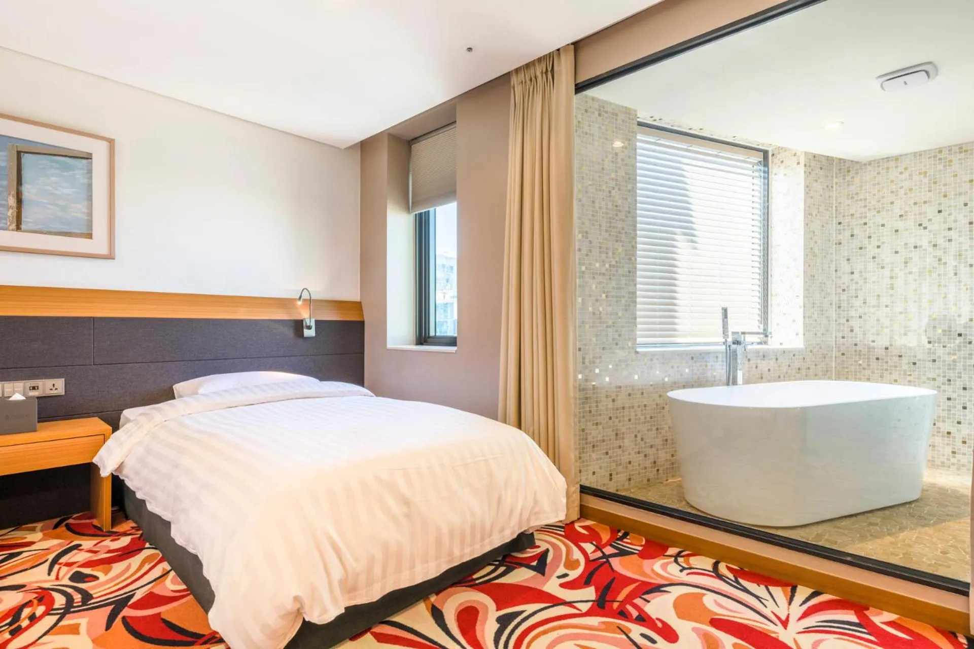 Bed in Shin Shin Hotel Jeju Airport