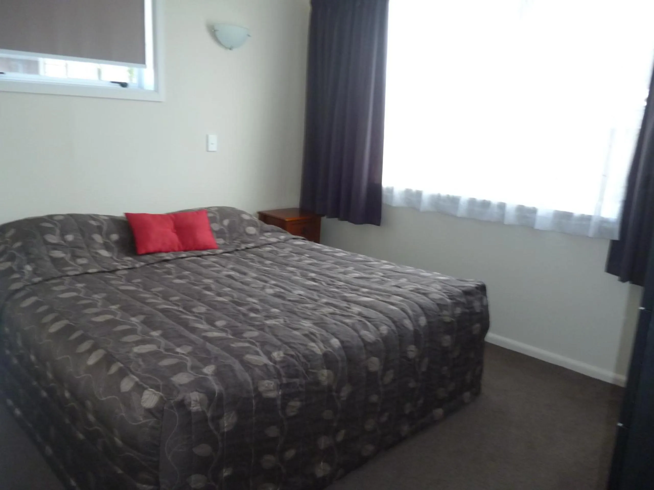 Bed in Cashel Court Motel