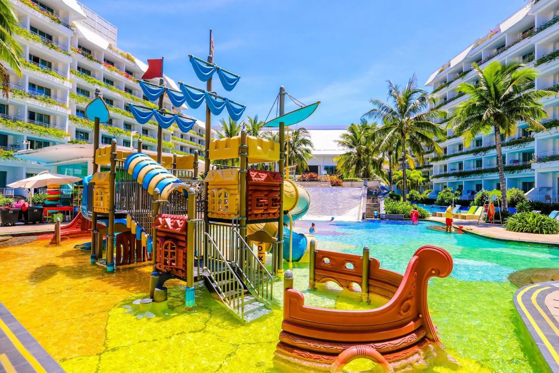 Aqua park in Palace Resort Yalong Bay Sanya