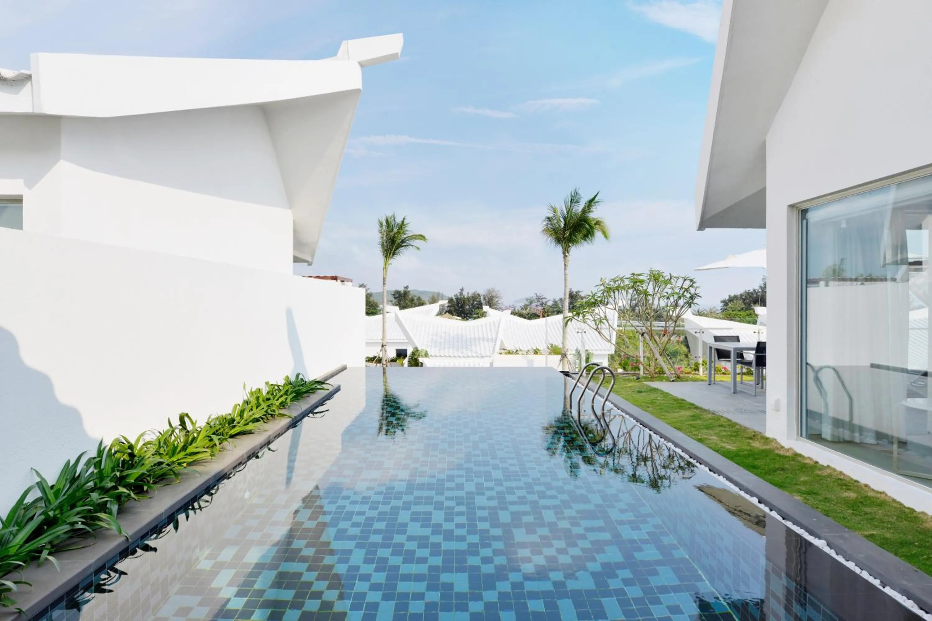 Swimming pool in Palace Resort Yalong Bay Sanya