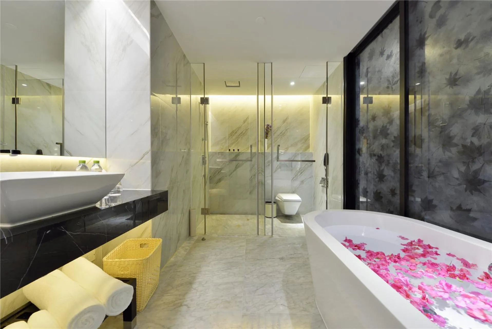 Shower in Palace Resort Yalong Bay Sanya