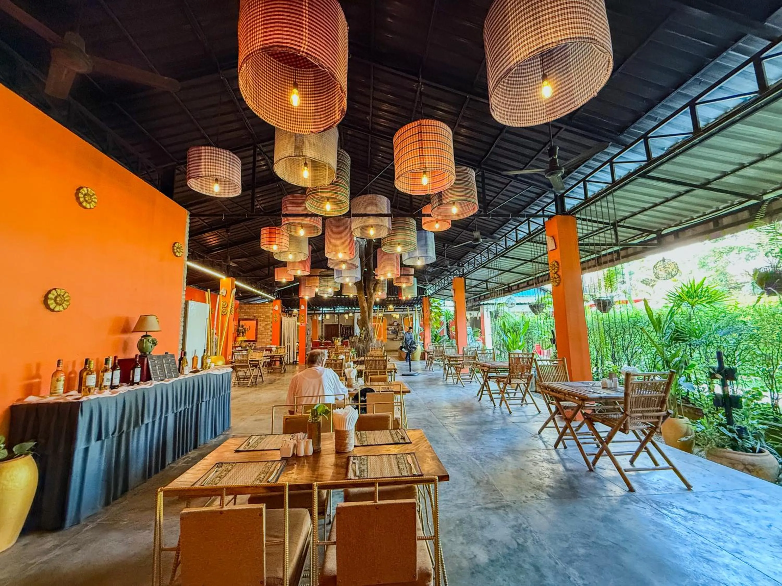 Restaurant/places to eat in Central Indochine d'Angkor Hotel