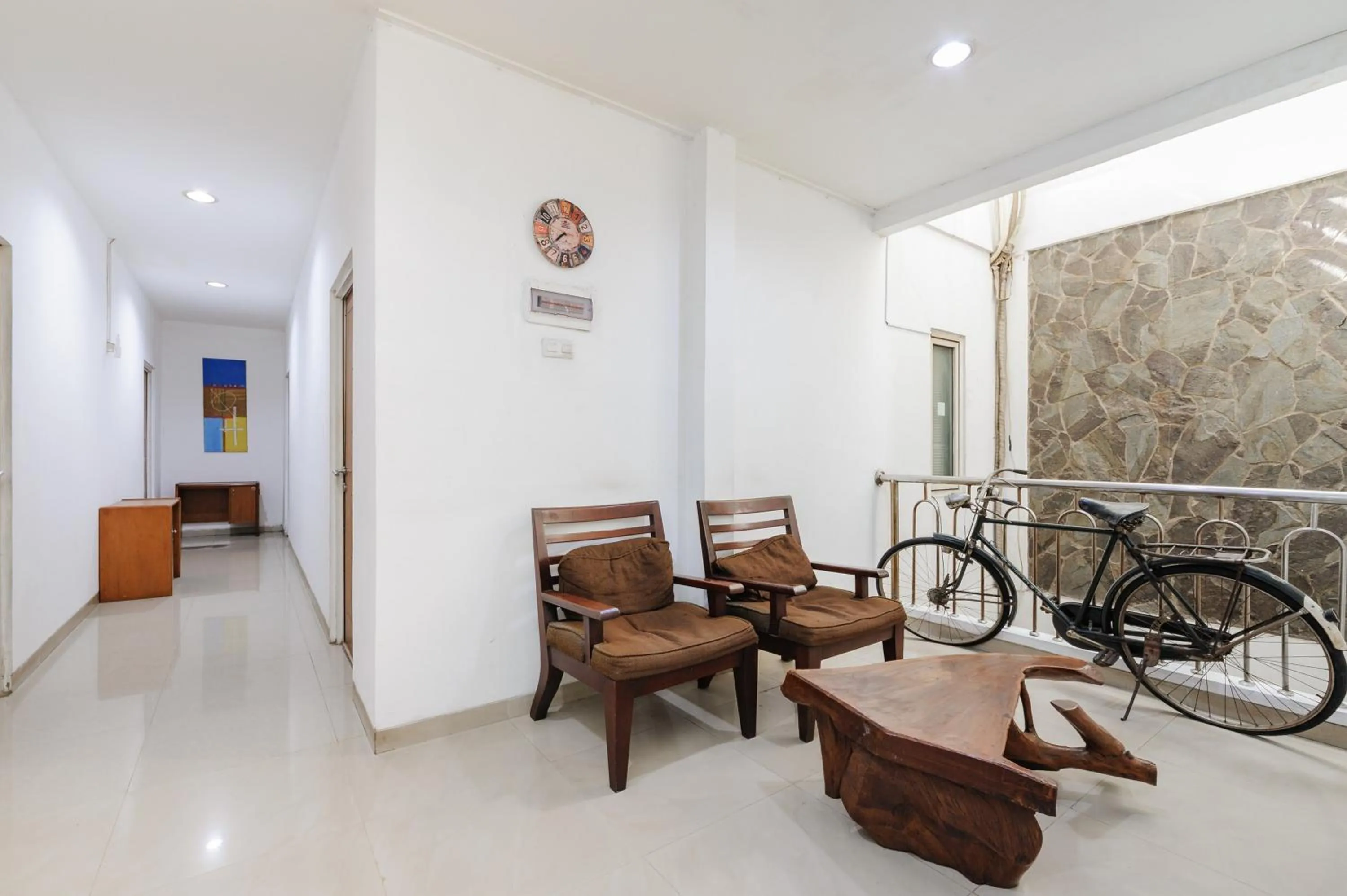 Seating area in RedDoorz near Cilandak Town Square