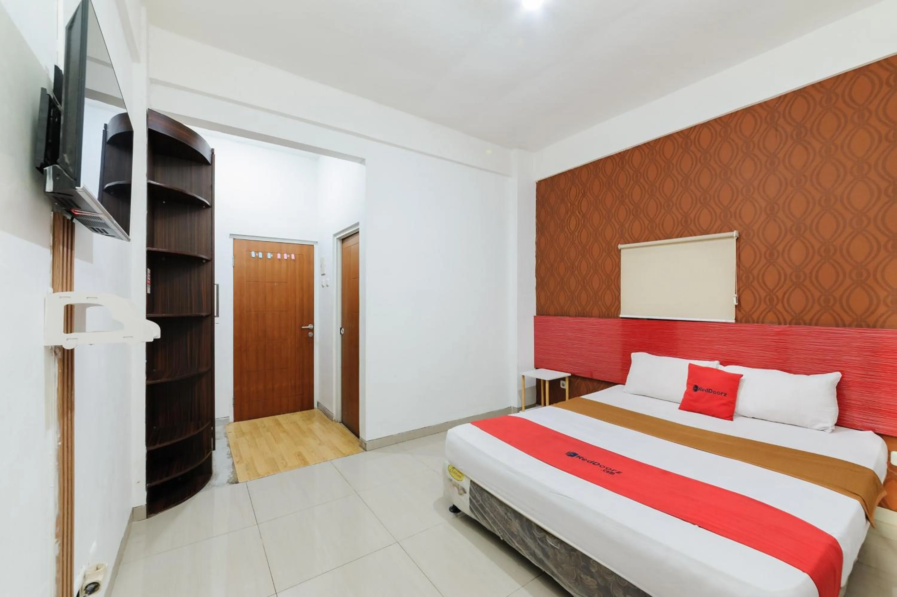 Bedroom, Bed in RedDoorz near Cilandak Town Square