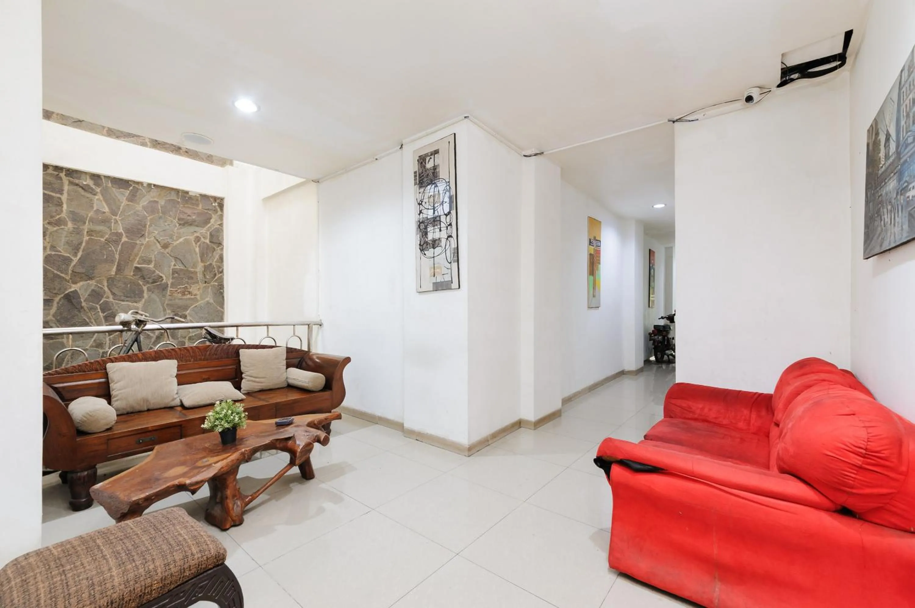 Seating area in RedDoorz near Cilandak Town Square