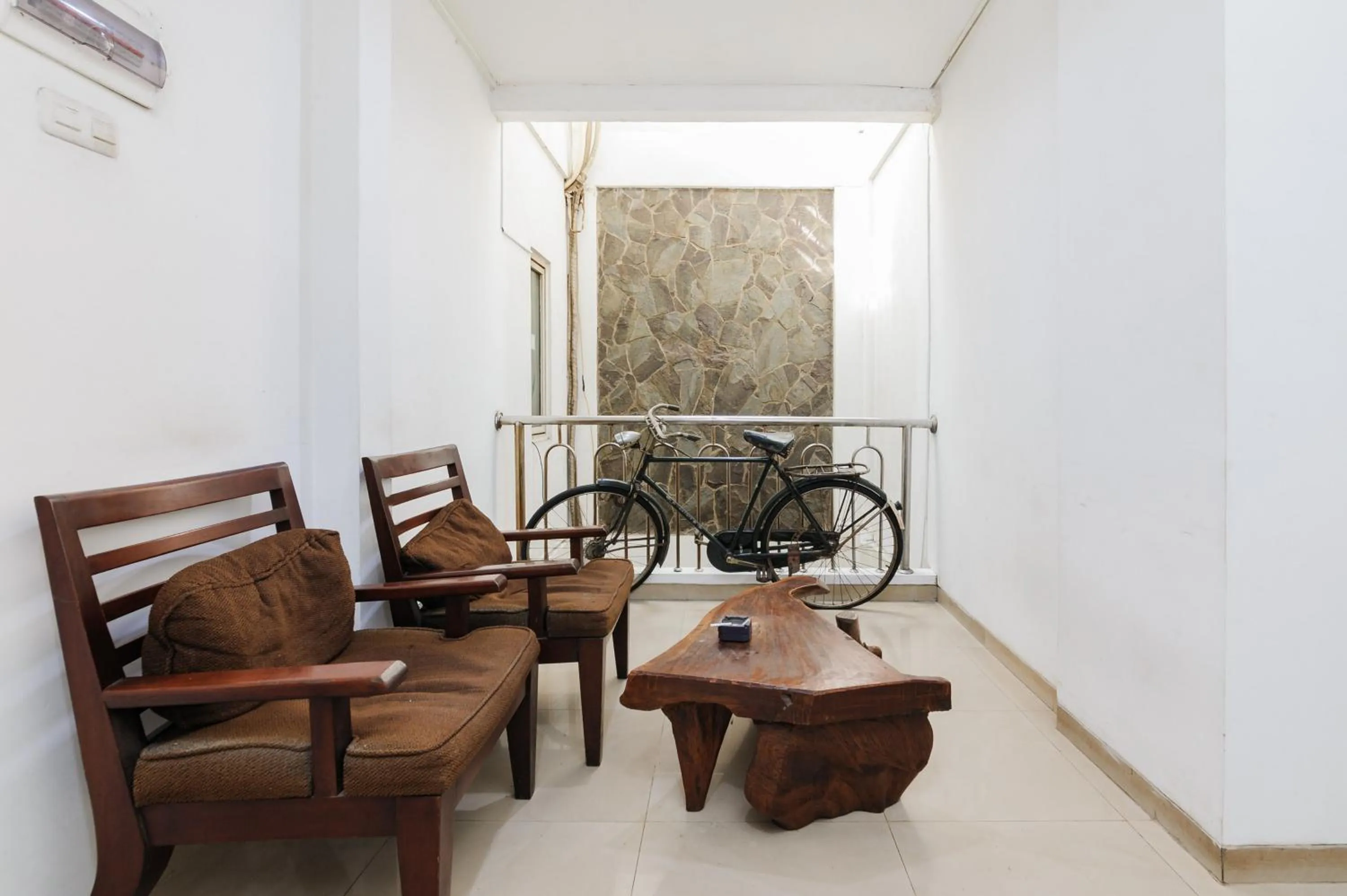 Seating area in RedDoorz near Cilandak Town Square