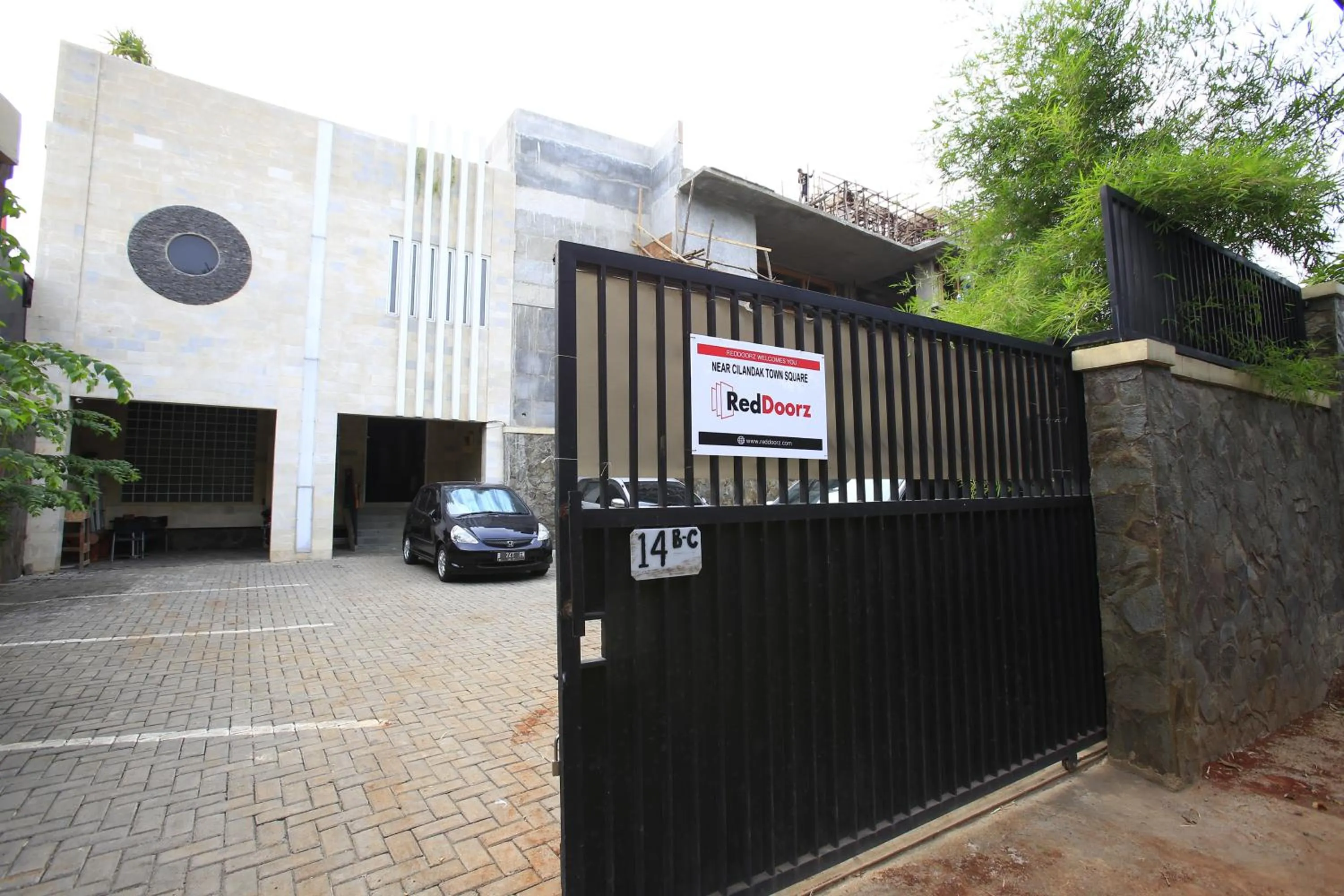 Facade/entrance in RedDoorz near Cilandak Town Square
