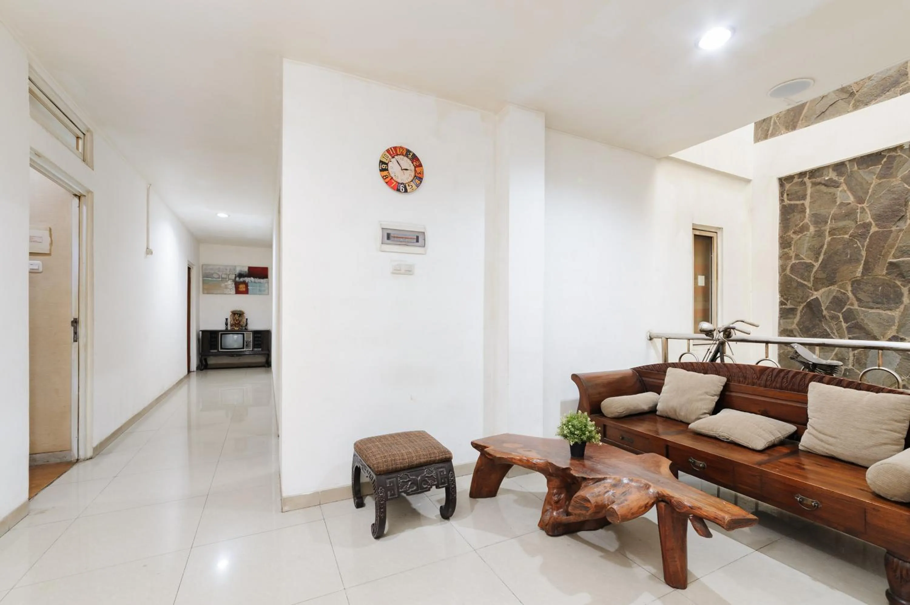 Seating area in RedDoorz near Cilandak Town Square